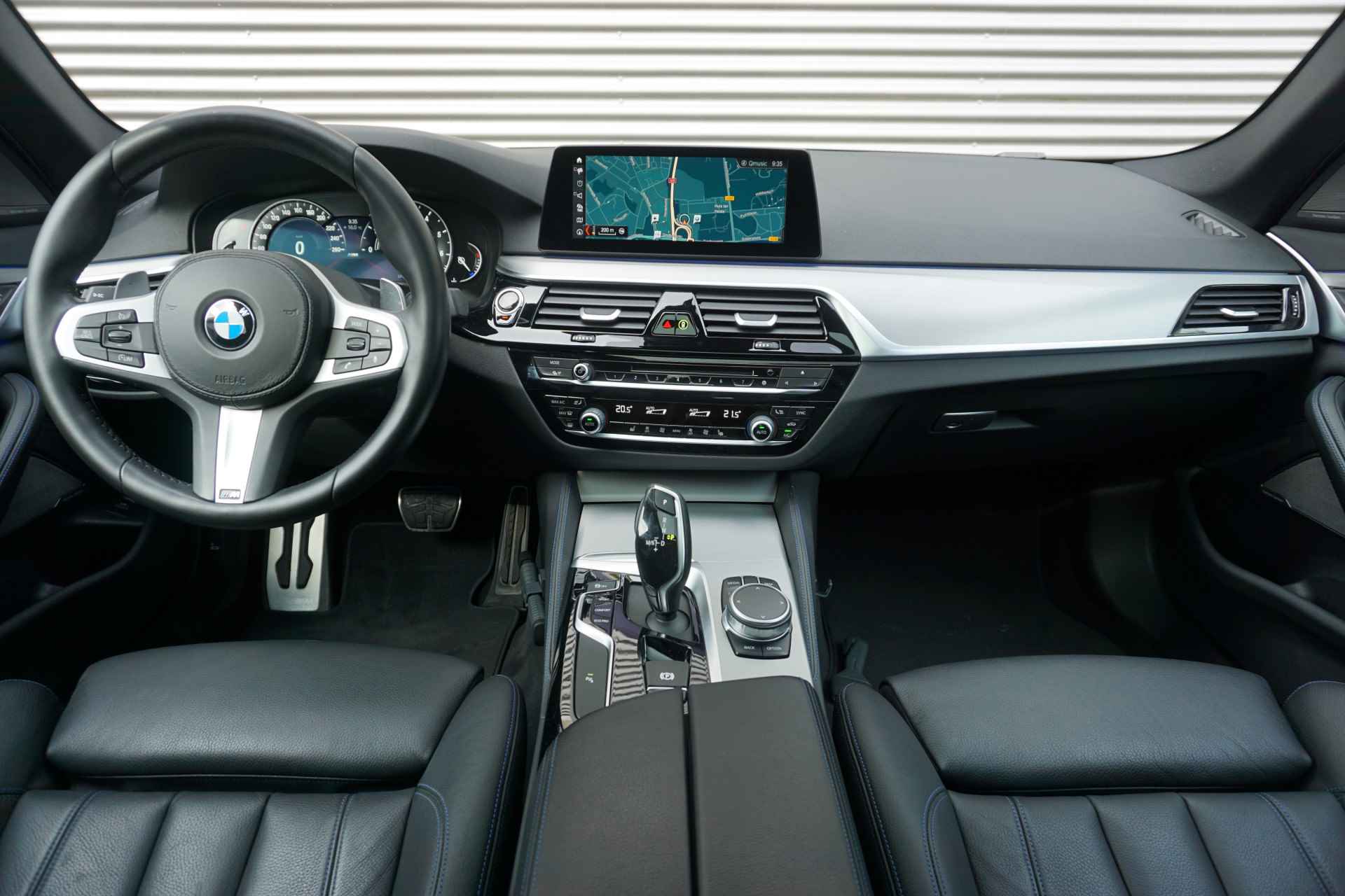 BMW 5 Serie Sedan 530i Aut. High Executive / M Sportpakket / Panoramadak / Harman Kardon / 19" LMV / Head-Up Display / Soft Close - 9/36