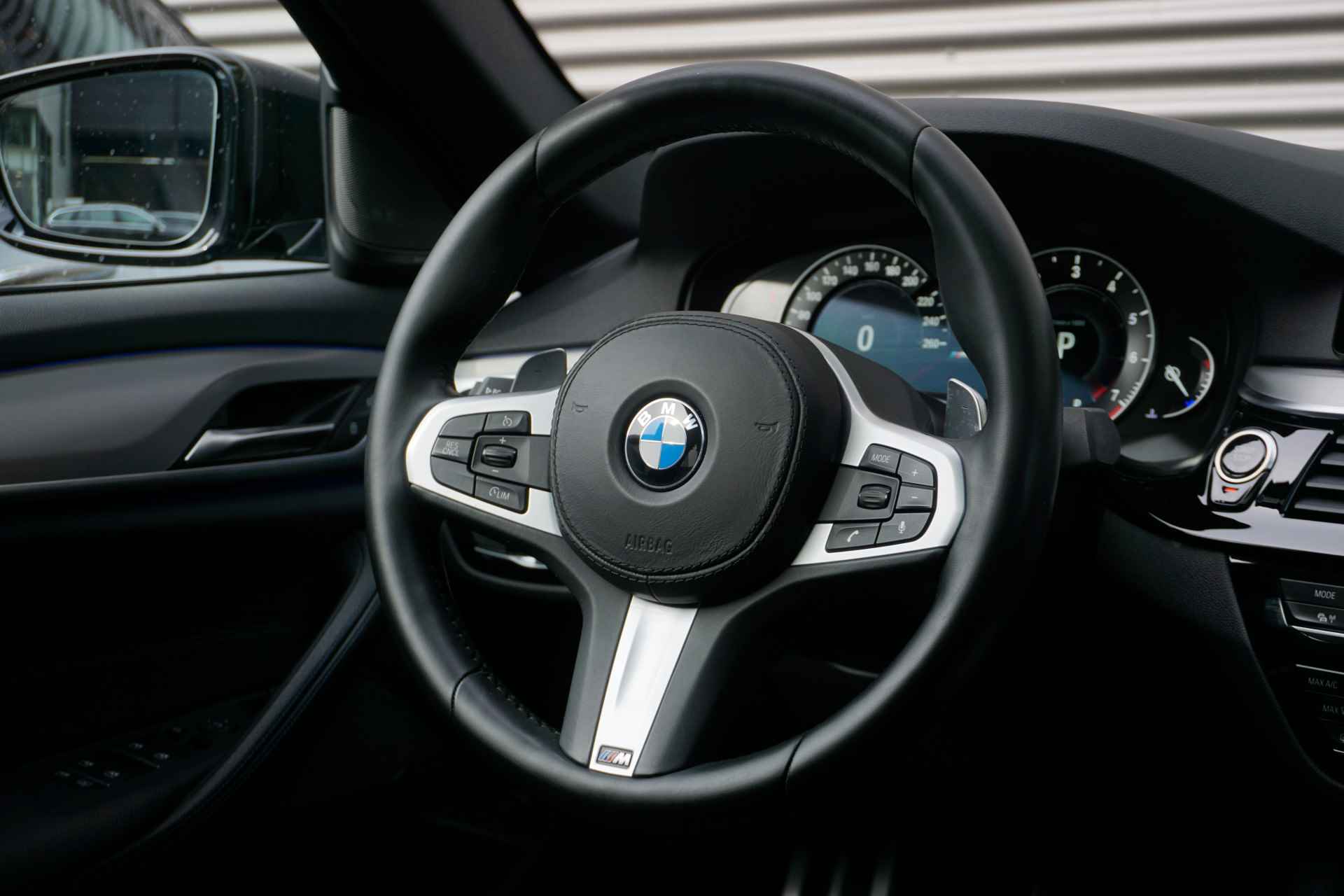 BMW 5 Serie Sedan 530i Aut. High Executive / M Sportpakket / Panoramadak / Harman Kardon / 19" LMV / Head-Up Display / Soft Close - 25/36