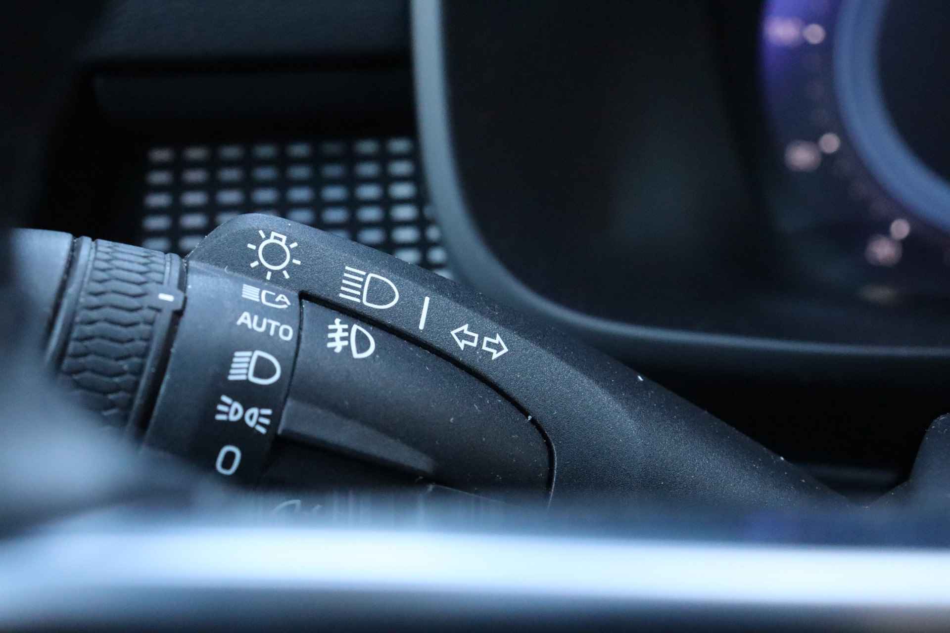 Volvo XC40 Recharge Plus | Adaptieve Cruise Control | Stoel en Stuurwielverwarming | All Season Banden | Microtech bekleding wit stiksel en - 22/48