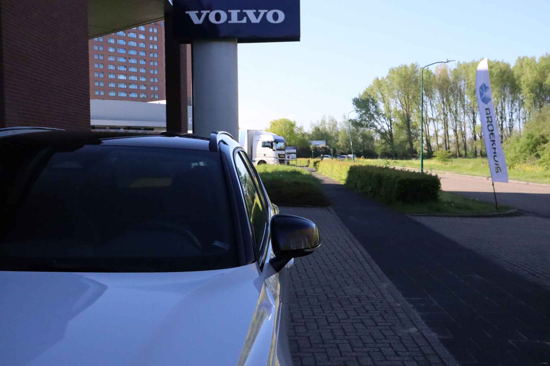 Volvo XC40 Recharge Plus | Adaptieve Cruise Control | Stoel en Stuurwielverwarming | All Season Banden | Microtech bekleding wit stiksel en - 42/48