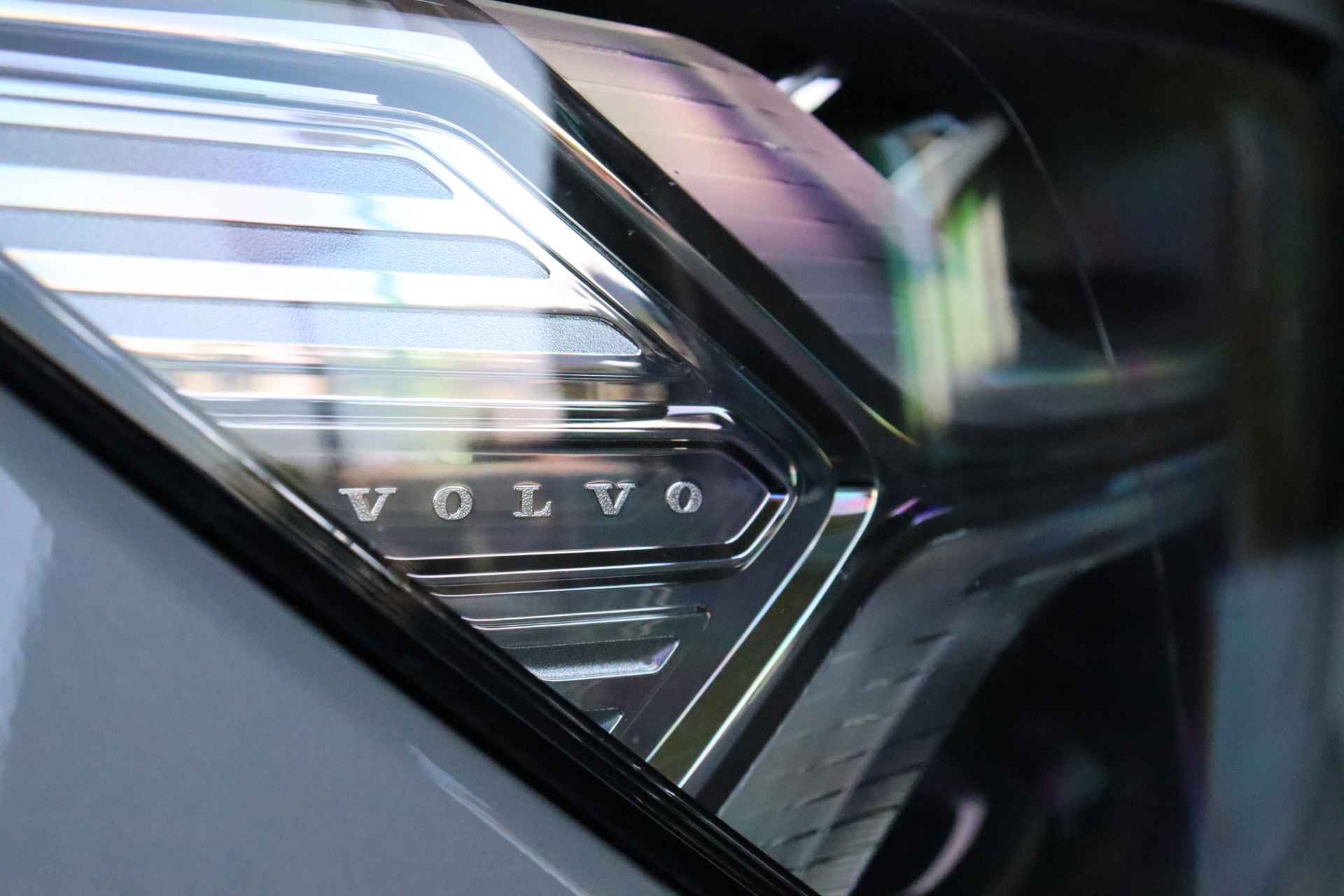 Volvo XC40 Recharge Plus | Adaptieve Cruise Control | Stoel en Stuurwielverwarming | All Season Banden | Microtech bekleding wit stiksel en - 46/48