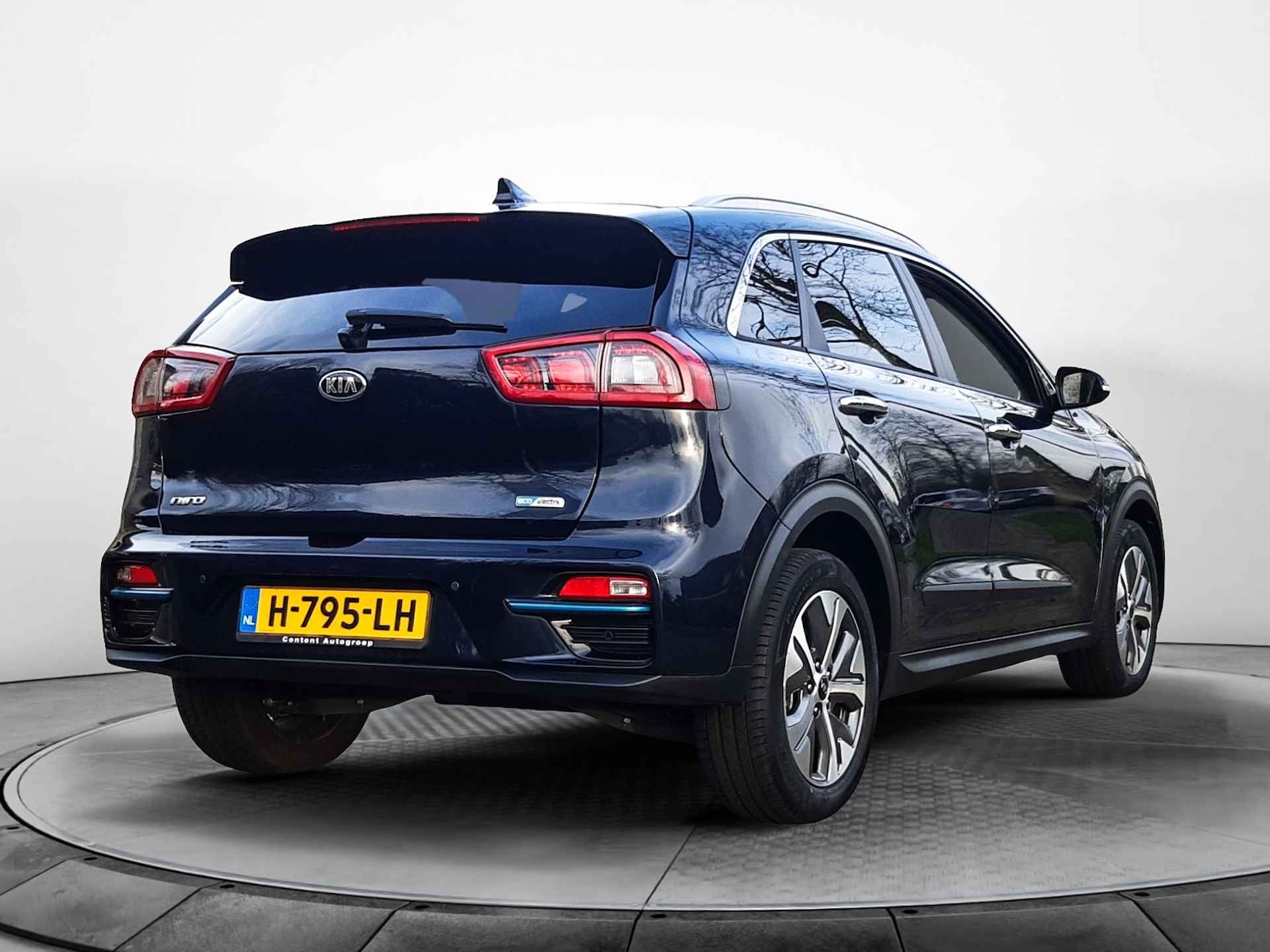 Kia e-Niro ExecutiveLine 64 kWh (204 PK) 1e-Eig. KIA-Dealer-Onderh. BOVAG-Garantie. NL-Auto. Leer, Navigatie/Apple-Carplay/Android-Auto, Adaptive-Cruisecontrol, Keyless-Entry/Start, Parkeersensoren-V+A, Achteruitrijcamera, Premium-A DAB, Voorstoelen-Gevent., Stoelverwarming-V+A, Stuurverwarming, Licht-Zicht-Pakket, Lm-Velgen-17Inch, Privacy-Glas - 3/43