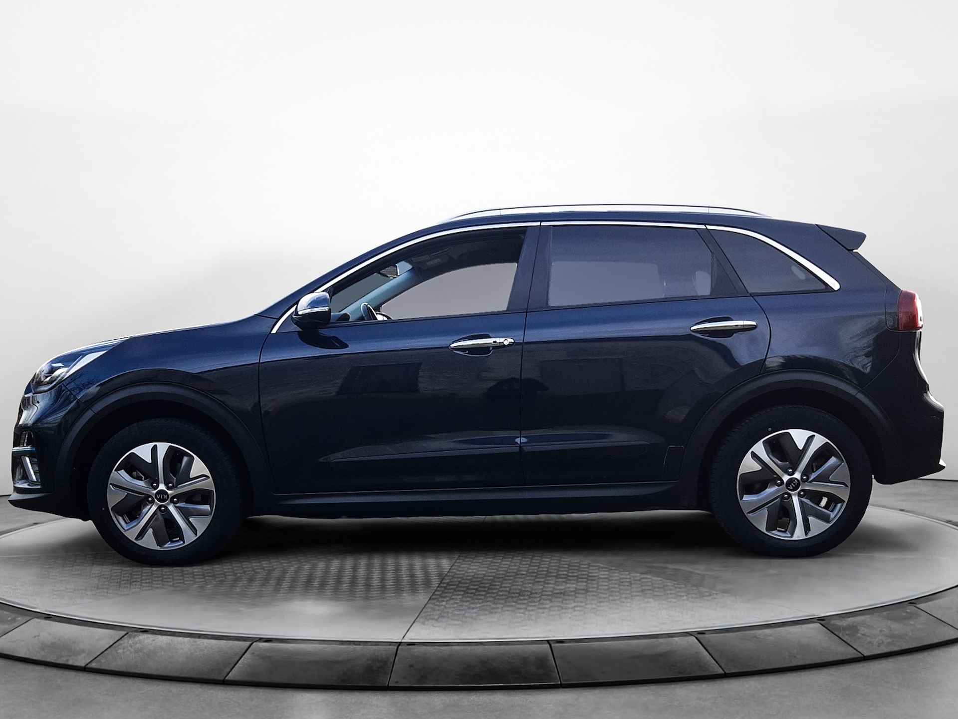 Kia e-Niro ExecutiveLine 64 kWh (204 PK) 1e-Eig. KIA-Dealer-Onderh. BOVAG-Garantie. NL-Auto. Leer, Navigatie/Apple-Carplay/Android-Auto, Adaptive-Cruisecontrol, Keyless-Entry/Start, Parkeersensoren-V+A, Achteruitrijcamera, Premium-A DAB, Voorstoelen-Gevent., Stoelverwarming-V+A, Stuurverwarming, Licht-Zicht-Pakket, Lm-Velgen-17Inch, Privacy-Glas - 7/43