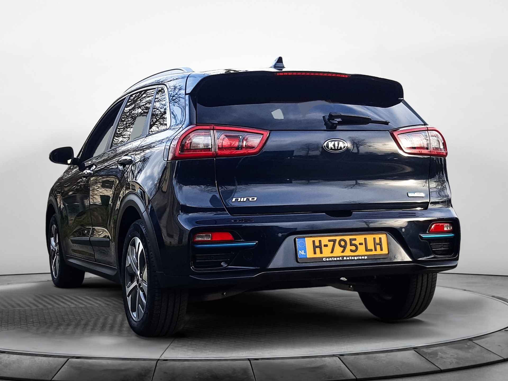 Kia e-Niro ExecutiveLine 64 kWh (204 PK) 1e-Eig. KIA-Dealer-Onderh. BOVAG-Garantie. NL-Auto. Leer, Navigatie/Apple-Carplay/Android-Auto, Adaptive-Cruisecontrol, Keyless-Entry/Start, Parkeersensoren-V+A, Achteruitrijcamera, Premium-A DAB, Voorstoelen-Gevent., Stoelverwarming-V+A, Stuurverwarming, Licht-Zicht-Pakket, Lm-Velgen-17Inch, Privacy-Glas - 8/43