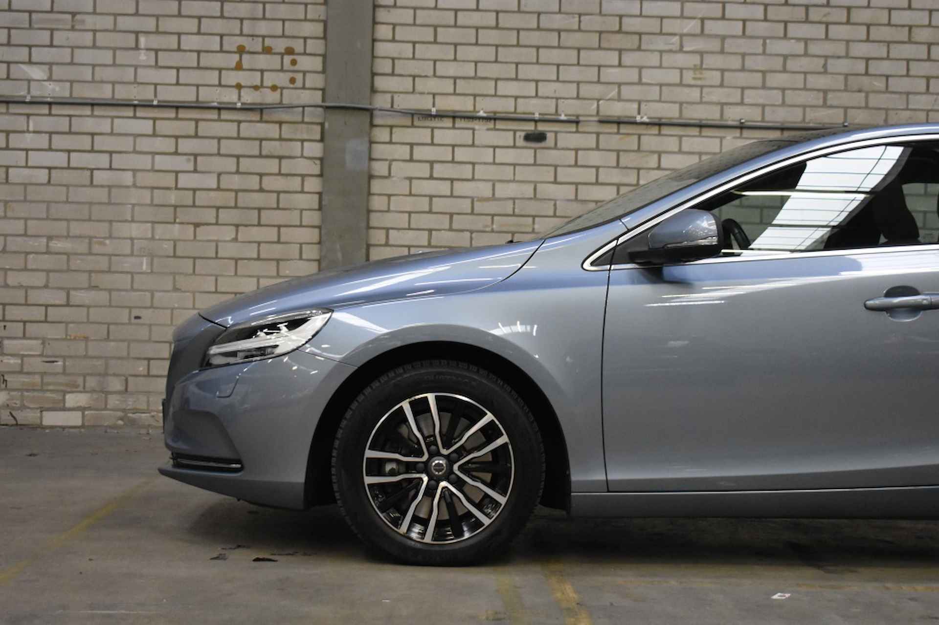 Volvo V40 T2 122PK AUT Nordic+ Luxury | Panoramadak | Camera | Leder - 5/29