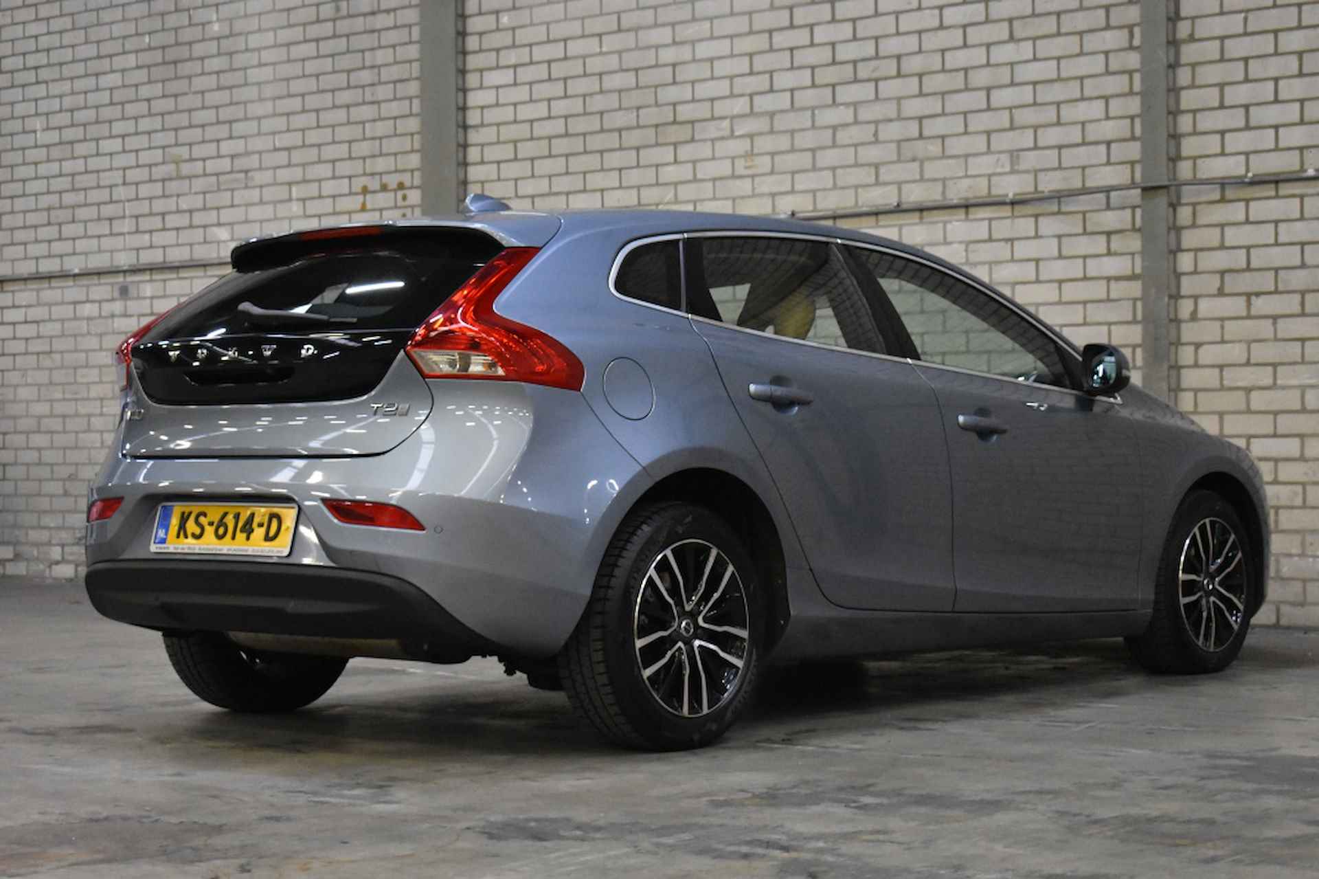 Volvo V40 T2 122PK AUT Nordic+ Luxury | Panoramadak | Camera | Leder - 28/29