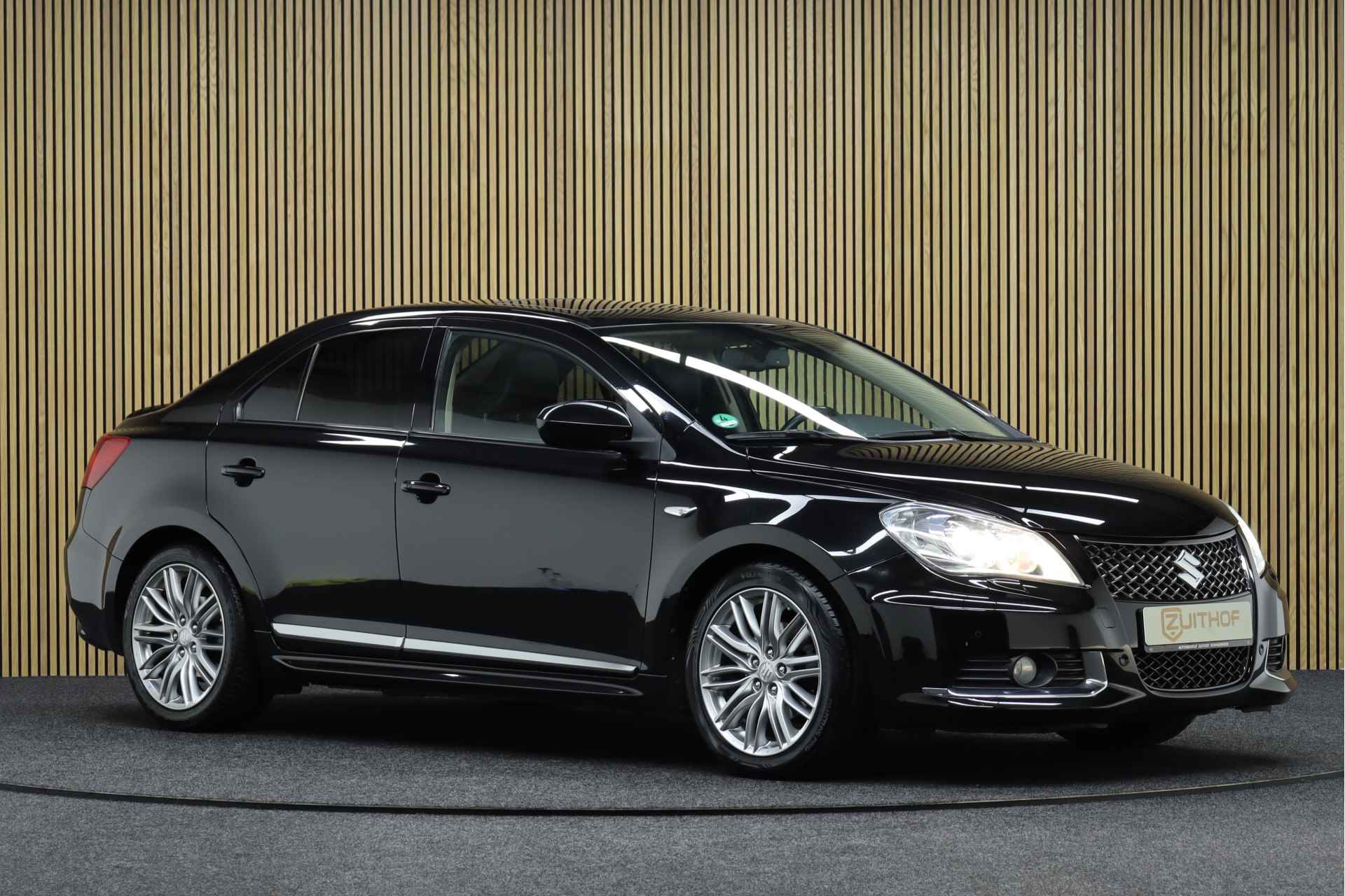 Suzuki Kizashi 2.4 AWD Sport | Trekhaak | Lederen Bekleding | Parkeerhulp | Panoramadak | Stoelverwarming | 4WD | All-season Banden | Cruise-control - 15/46