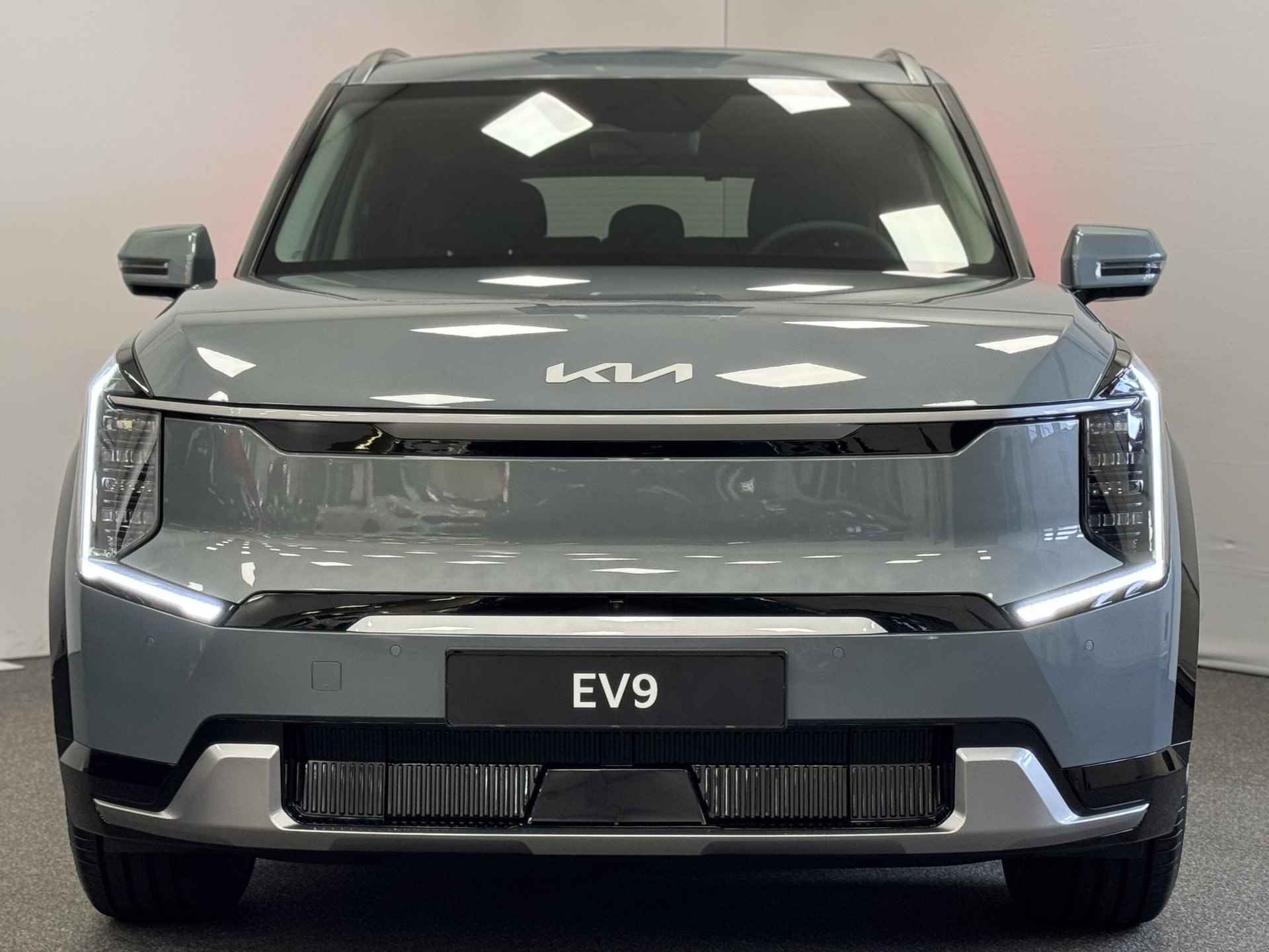 Kia EV9 Plus Advanced 99.8 kWh | Private Lease vanaf € 869,- | 2,99% rente | 20" lichtmetalen velgen | Zonnedak met schuif -en kantelfunctie | | Nu te bestellen KIA Leiderdorp: 071 760 06 00 - 2/52