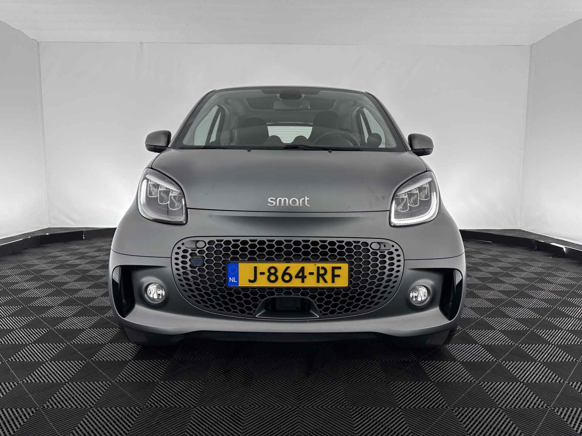 Smart Fortwo EQ Comfort PLUS 18 kWh [ 3-Fase ] Aut. *PANO | FULL-LED | VOLLEDER | NAVI-FULLMAP | CAMERA | BRABUS-WHEELS | AMBIENT-LIGHT | AIRCO | PDC | CRUISE | DAB | APP.CONNECT | COMFORT-SEATS | 16''ALU* - 2/30