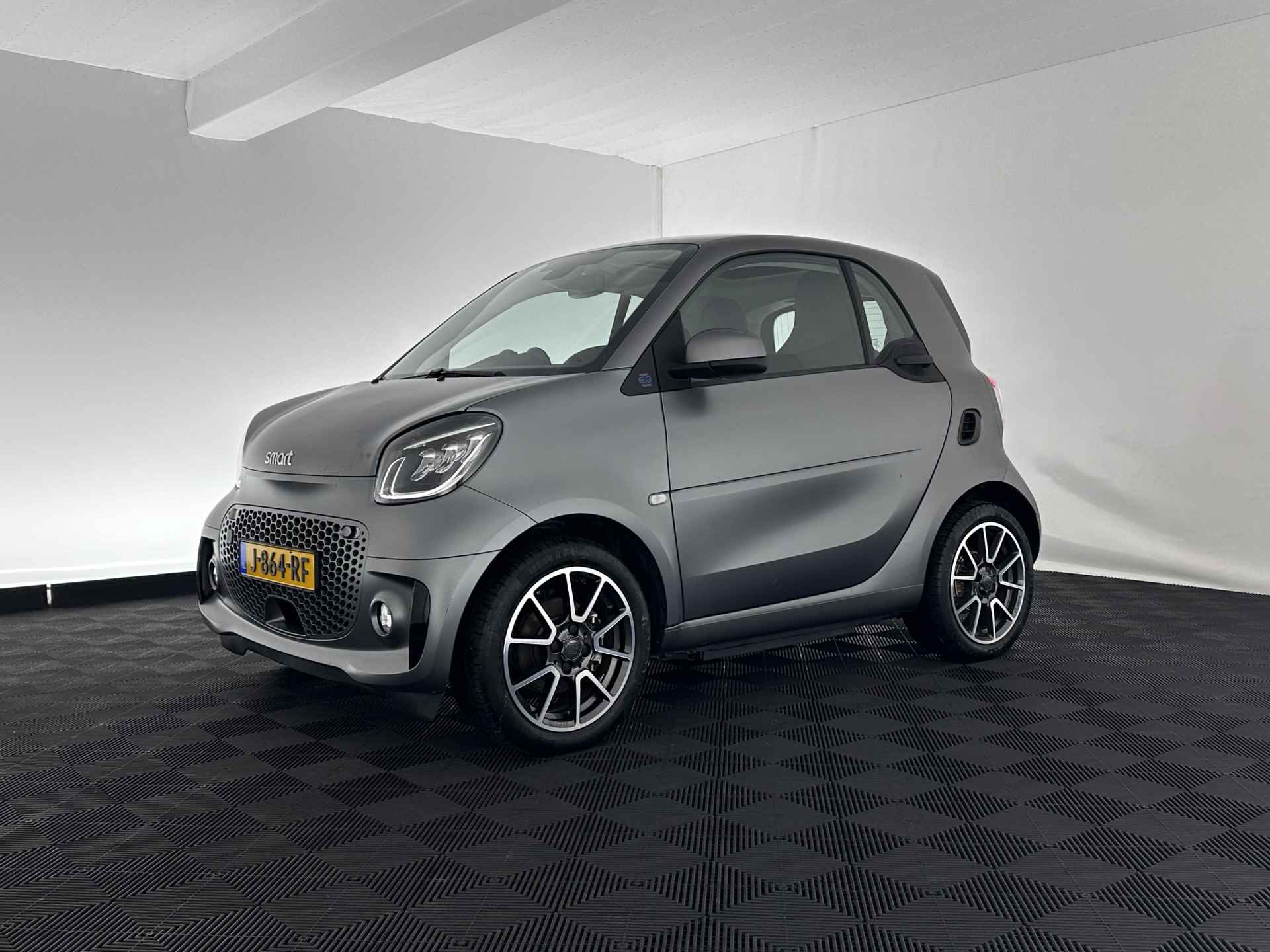 Smart Fortwo EQ Comfort PLUS 18 kWh [ 3-Fase ] Aut. *PANO | FULL-LED | VOLLEDER | NAVI-FULLMAP | CAMERA | BRABUS-WHEELS | AMBIENT-LIGHT | AIRCO | PDC | CRUISE | DAB | APP.CONNECT | COMFORT-SEATS | 16''ALU* - 3/30