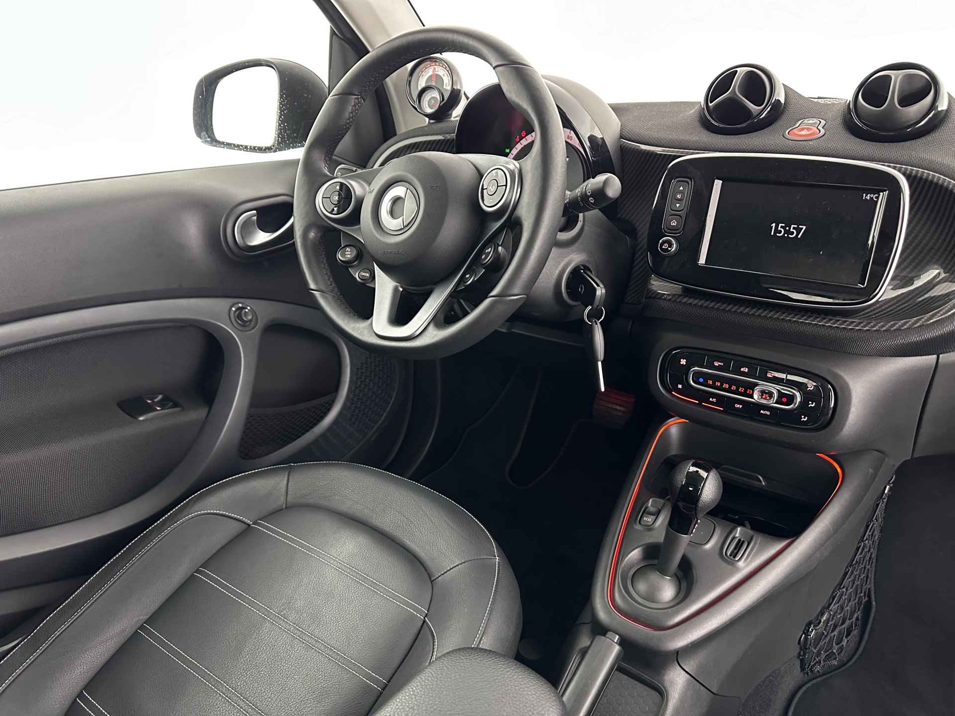 Smart Fortwo EQ Comfort PLUS 18 kWh [ 3-Fase ] Aut. *PANO | FULL-LED | VOLLEDER | NAVI-FULLMAP | CAMERA | BRABUS-WHEELS | AMBIENT-LIGHT | AIRCO | PDC | CRUISE | DAB | APP.CONNECT | COMFORT-SEATS | 16''ALU* - 7/30