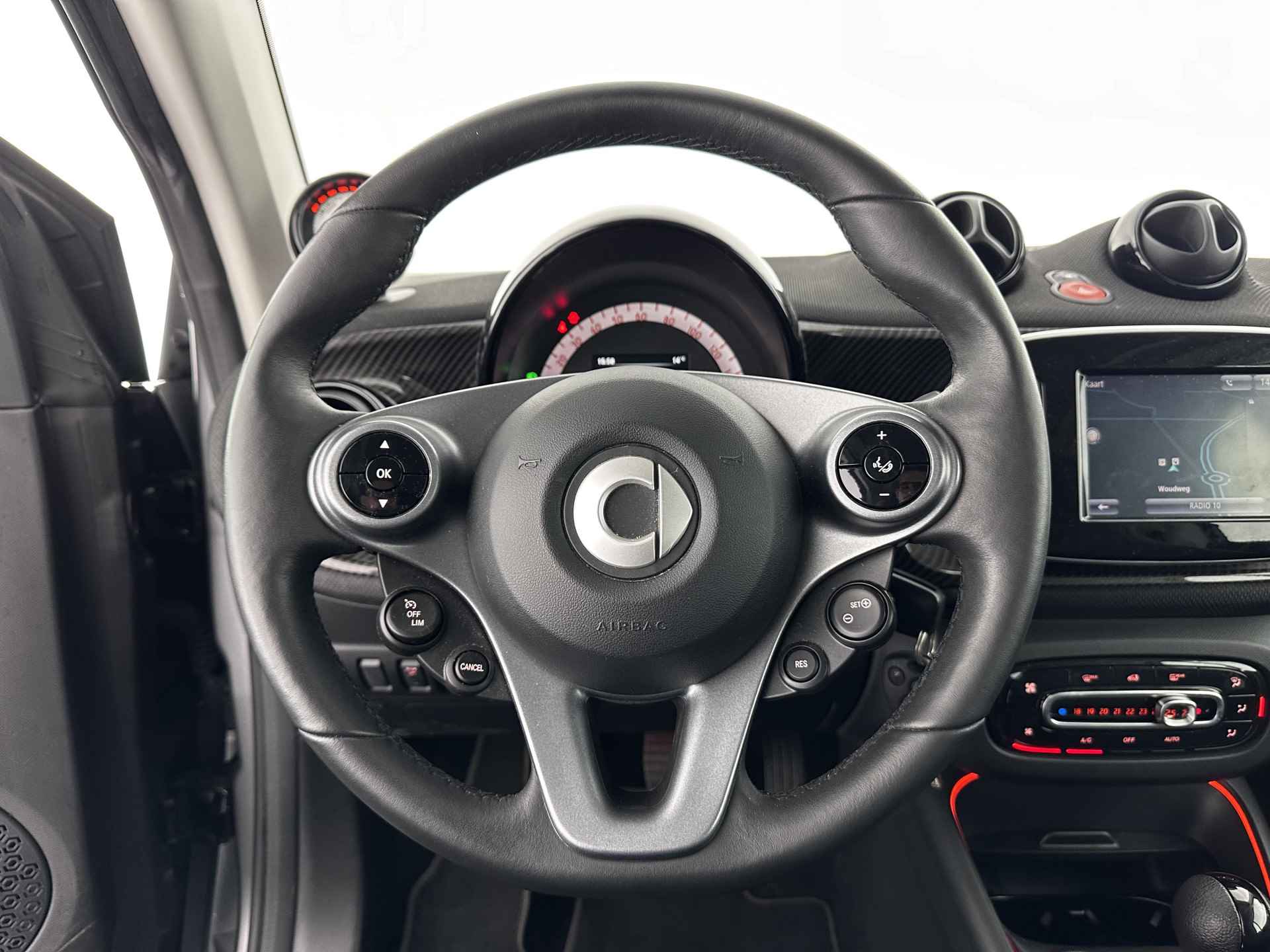 Smart Fortwo EQ Comfort PLUS 18 kWh [ 3-Fase ] Aut. *PANO | FULL-LED | VOLLEDER | NAVI-FULLMAP | CAMERA | BRABUS-WHEELS | AMBIENT-LIGHT | AIRCO | PDC | CRUISE | DAB | APP.CONNECT | COMFORT-SEATS | 16''ALU* - 17/30