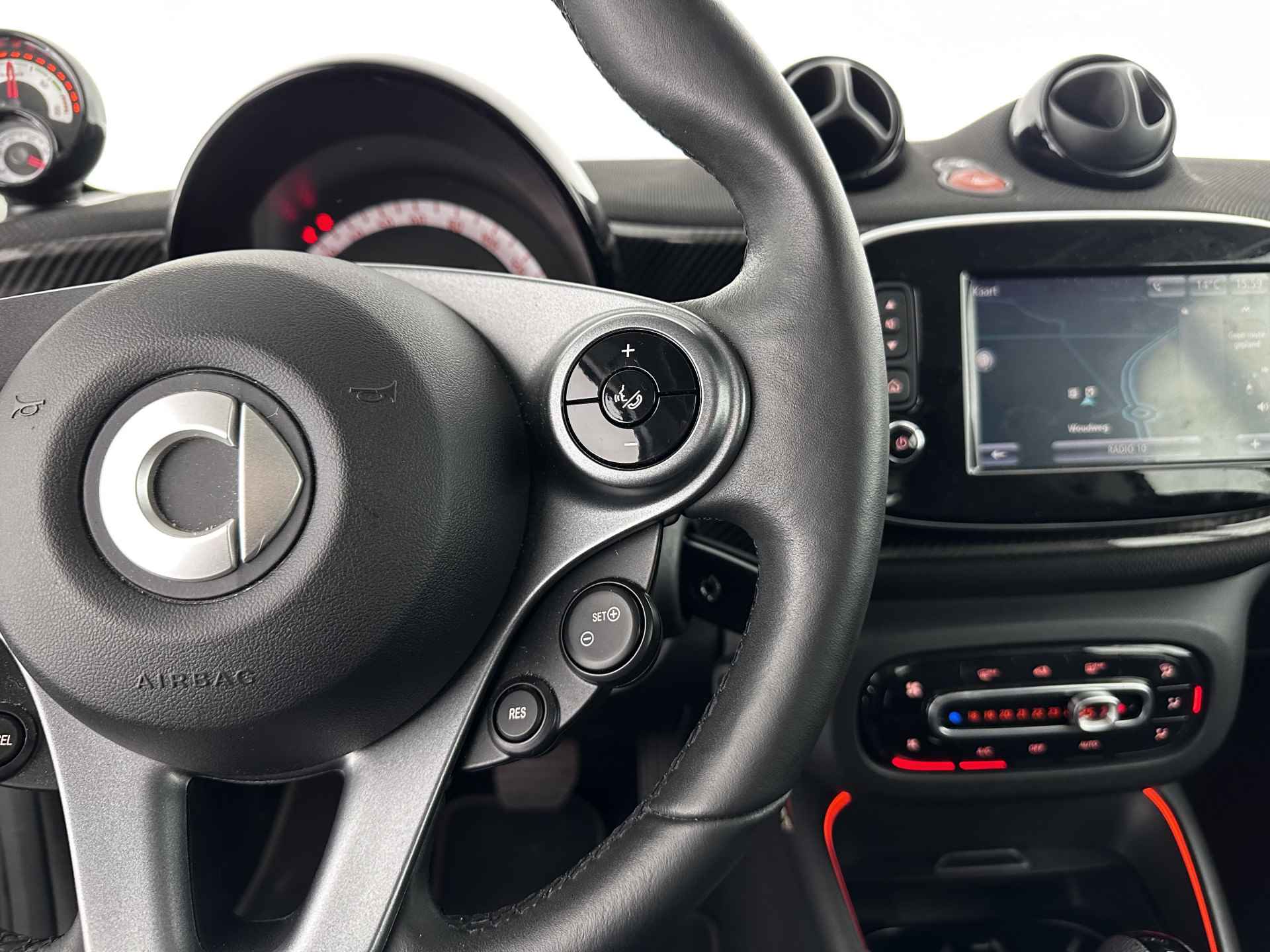 Smart Fortwo EQ Comfort PLUS 18 kWh [ 3-Fase ] Aut. *PANO | FULL-LED | VOLLEDER | NAVI-FULLMAP | CAMERA | BRABUS-WHEELS | AMBIENT-LIGHT | AIRCO | PDC | CRUISE | DAB | APP.CONNECT | COMFORT-SEATS | 16''ALU* - 18/30