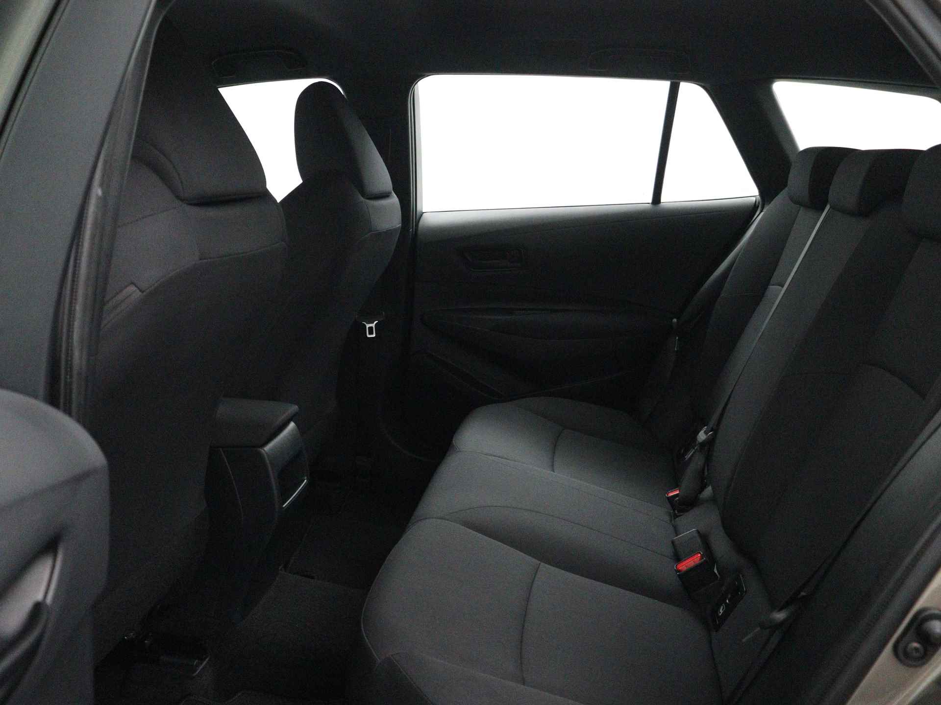 Toyota Corolla Touring Sports 1.2 Turbo Comfort | Trekhaak | Camera | Lane-Assist | - 19/38
