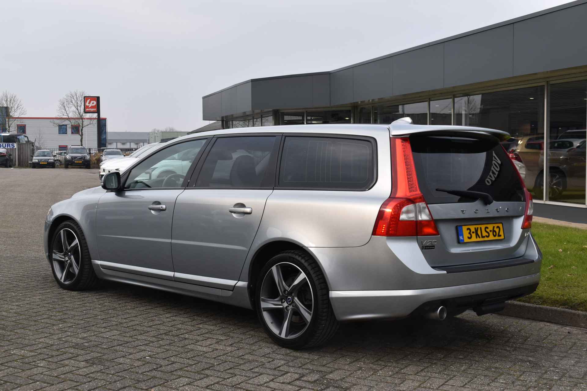 Volvo V70 D4 163PK R-Edition | Plus Line pack | Xenon | Lederen bekleding | Trekhaak | Stoelverwarming | Schuifdak - 9/21