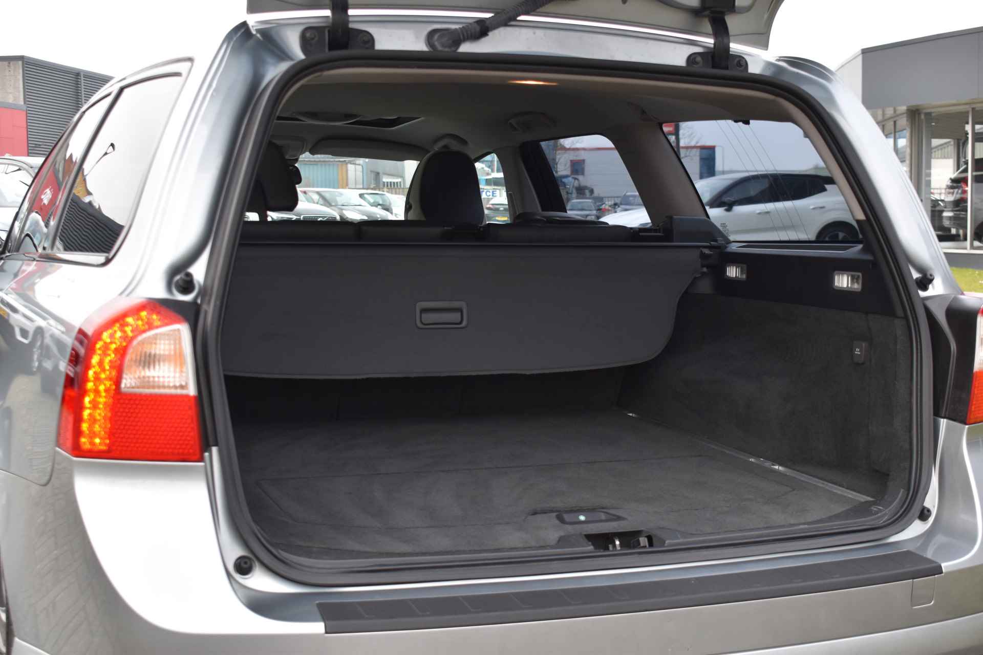 Volvo V70 D4 163PK R-Edition | Plus Line pack | Xenon | Lederen bekleding | Trekhaak | Stoelverwarming | Schuifdak - 10/21