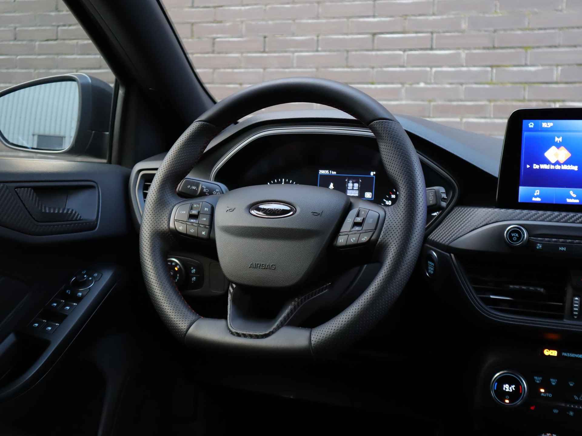 Ford Focus Wagon 1.0 EcoBoost Hybrid ST Line Style 125pk |  | Stoel- stuur en voorruitverwarming | Navigatie via Apple Carplay & Android auto | 17inch lichtmetalen velgen | Achteruit rij camera | Parkeer sensoren - 15/45