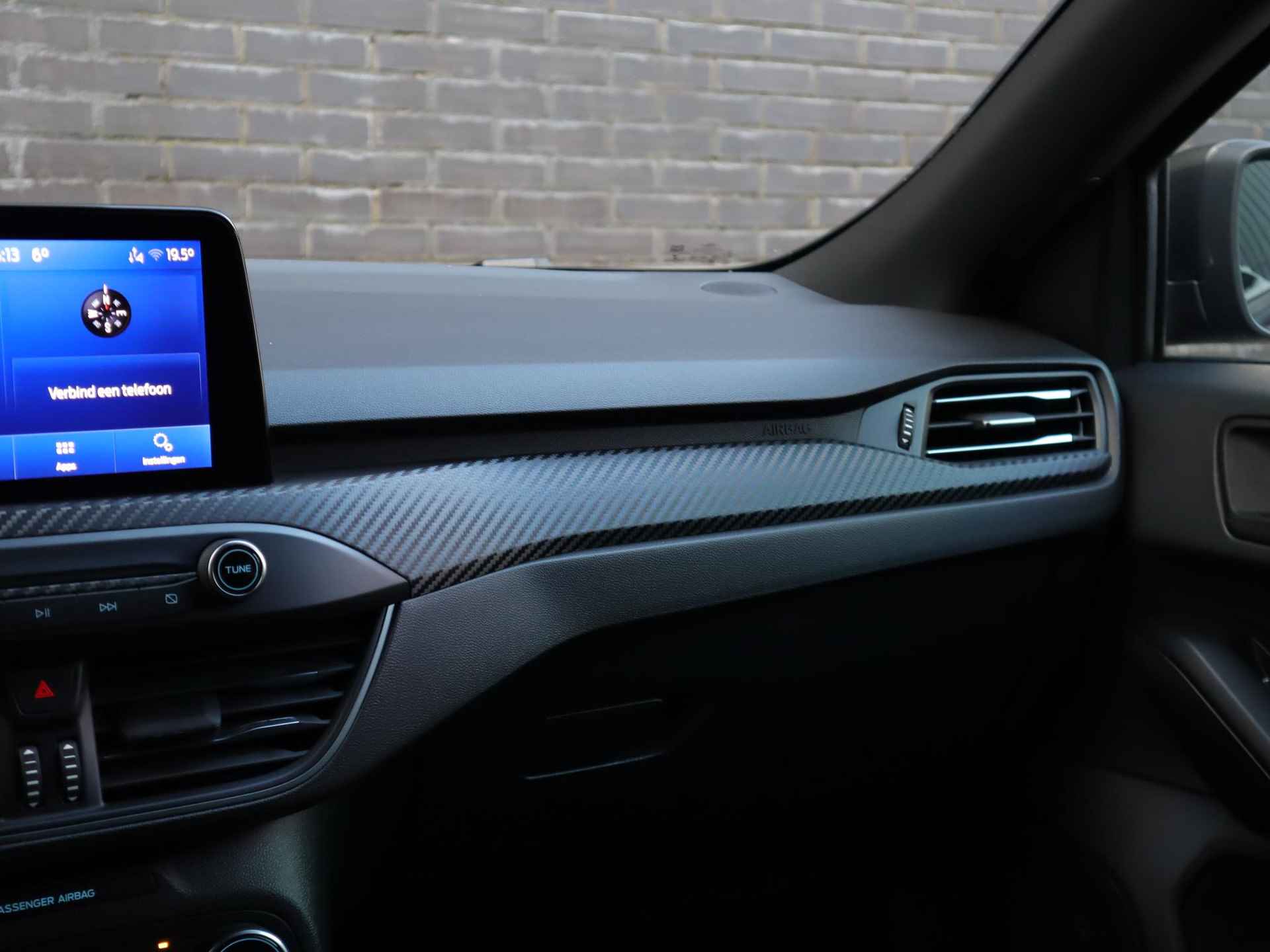 Ford Focus Wagon 1.0 EcoBoost Hybrid ST Line Style 125pk |  | Stoel- stuur en voorruitverwarming | Navigatie via Apple Carplay & Android auto | 17inch lichtmetalen velgen | Achteruit rij camera | Parkeer sensoren - 17/45