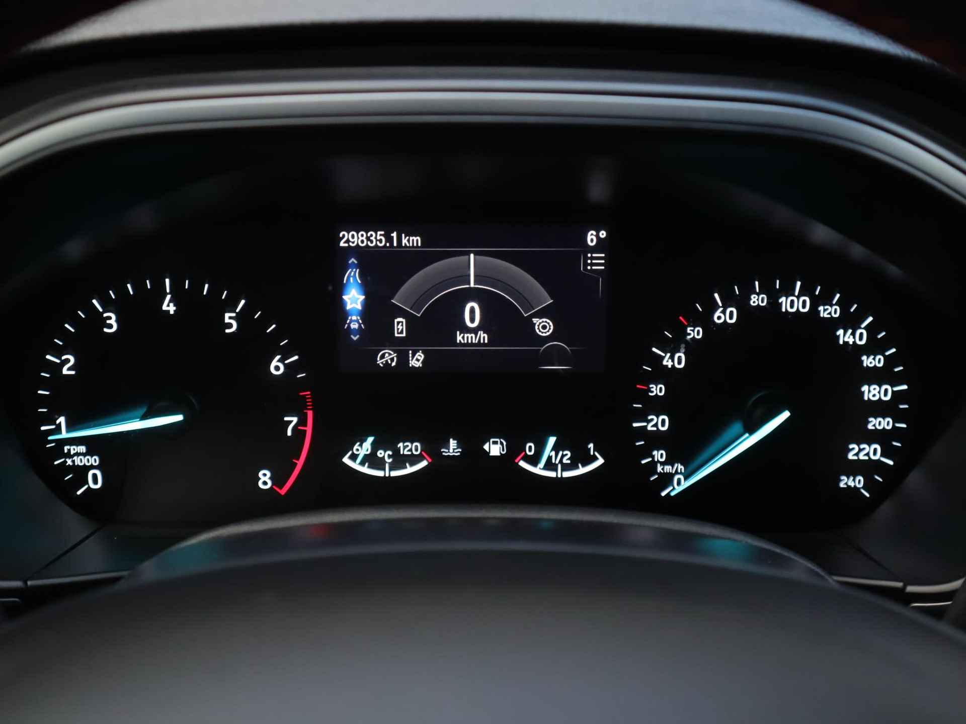 Ford Focus Wagon 1.0 EcoBoost Hybrid ST Line Style 125pk |  | Stoel- stuur en voorruitverwarming | Navigatie via Apple Carplay & Android auto | 17inch lichtmetalen velgen | Achteruit rij camera | Parkeer sensoren - 23/45