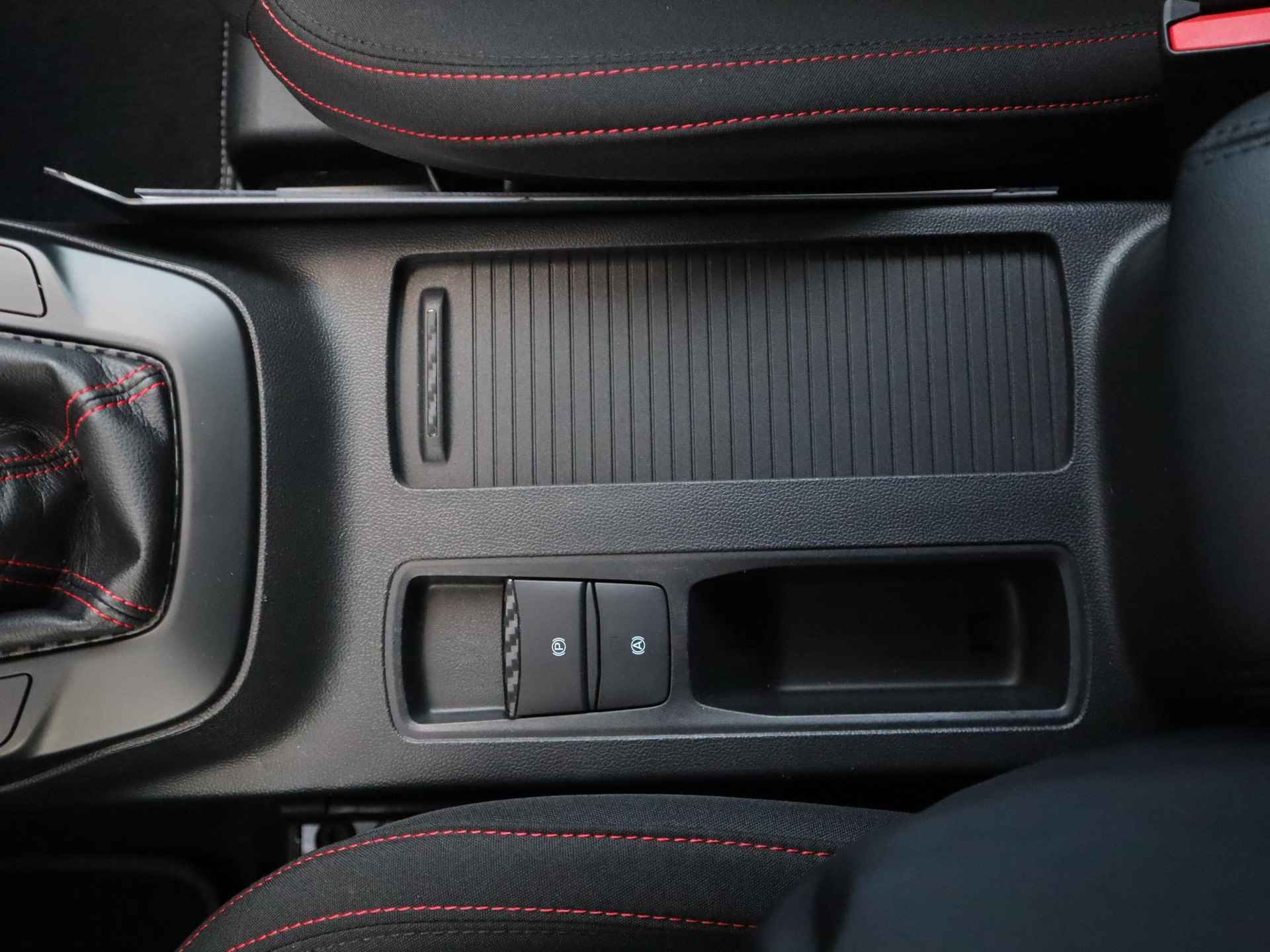 Ford Focus Wagon 1.0 EcoBoost Hybrid ST Line Style 125pk |  | Stoel- stuur en voorruitverwarming | Navigatie via Apple Carplay & Android auto | 17inch lichtmetalen velgen | Achteruit rij camera | Parkeer sensoren - 34/45