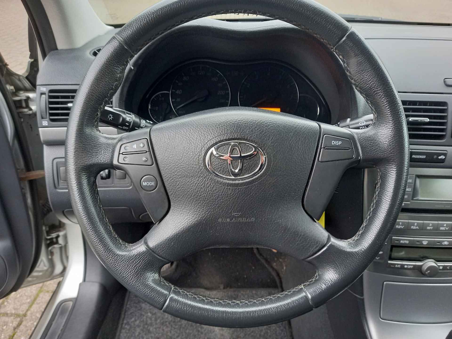 Toyota Avensis 1.8 VVTi Luna - 10/13