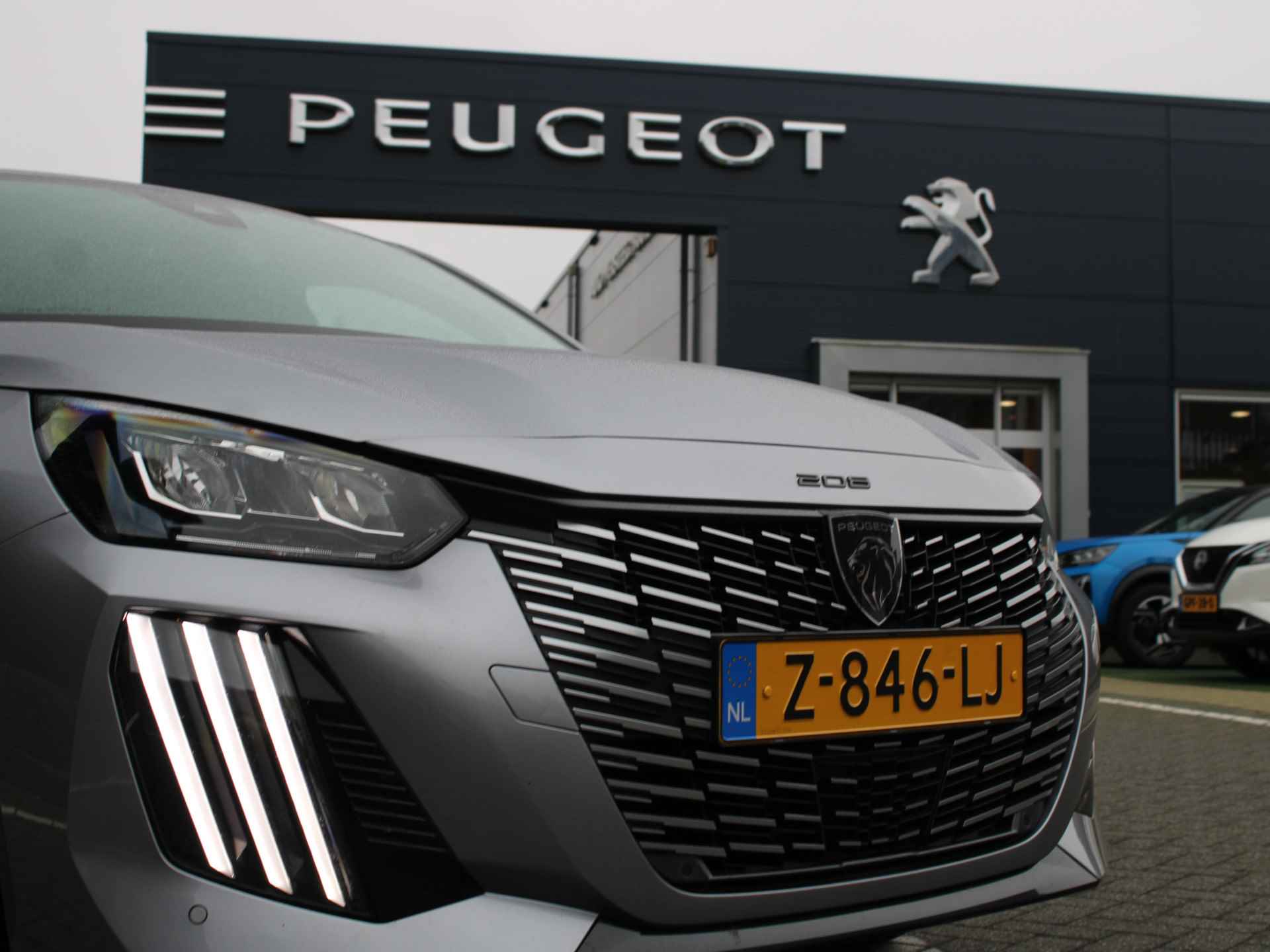 Peugeot 208 1.2 PureTech 100PK Allure Navigatie, Achteruitrijcamera, Apple Carplay, Android Auto, Parkeersensoren Voor & Achter - 4/37