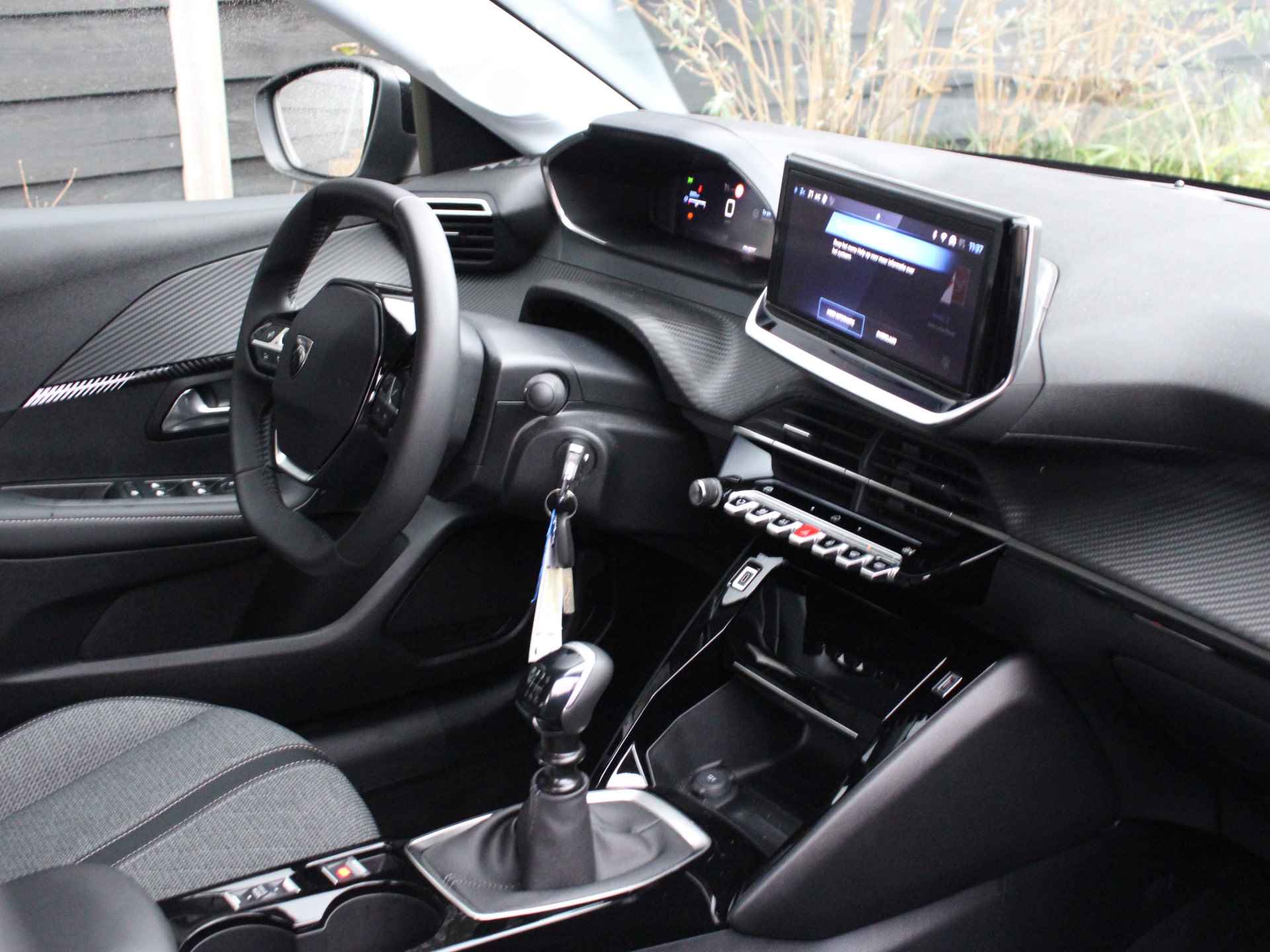 Peugeot 208 1.2 PureTech 100PK Allure Navigatie, Achteruitrijcamera, Apple Carplay, Android Auto, Parkeersensoren Voor & Achter - 15/37