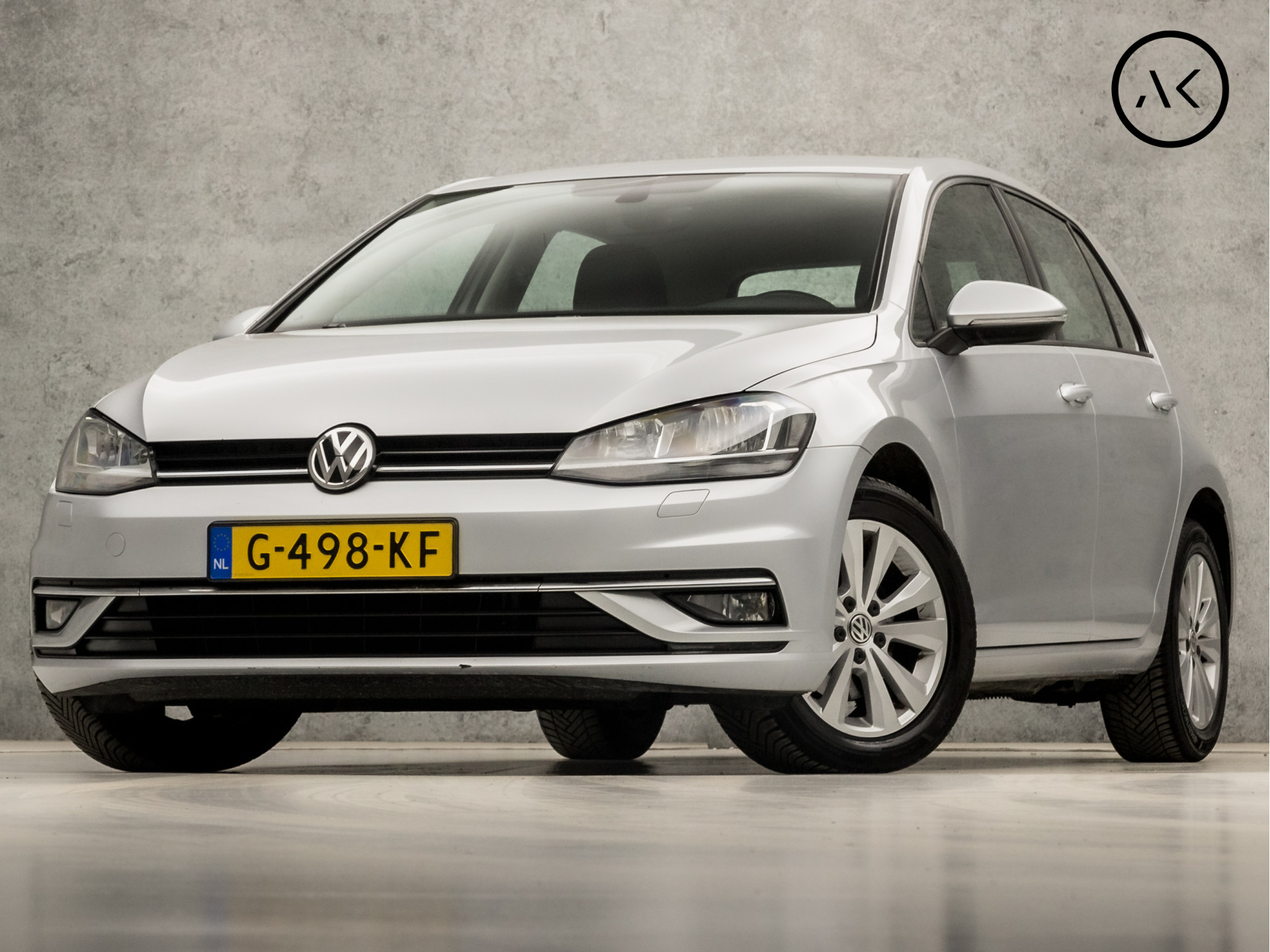 Volkswagen Golf 1.6 TDI Sportline (GROOT NAVI, CLIMATE, STOELVERWARMING, ADAPTIVE CRUISE, SPORTSTOELEN, LM VELGEN, ARMSTEUN, NIEUWE APK, NIEUWSTAAT)