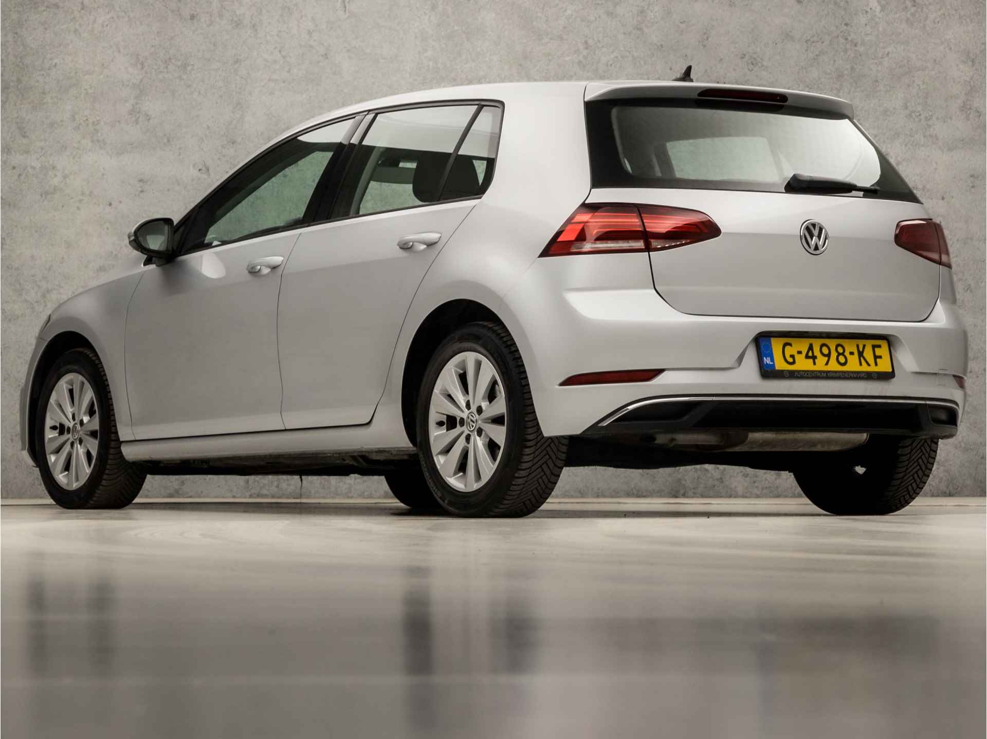 Volkswagen Golf 1.6 TDI Sportline (GROOT NAVI, CLIMATE, STOELVERWARMING, ADAPTIVE CRUISE, SPORTSTOELEN, LM VELGEN, ARMSTEUN, NIEUWE APK, NIEUWSTAAT) - 3/32