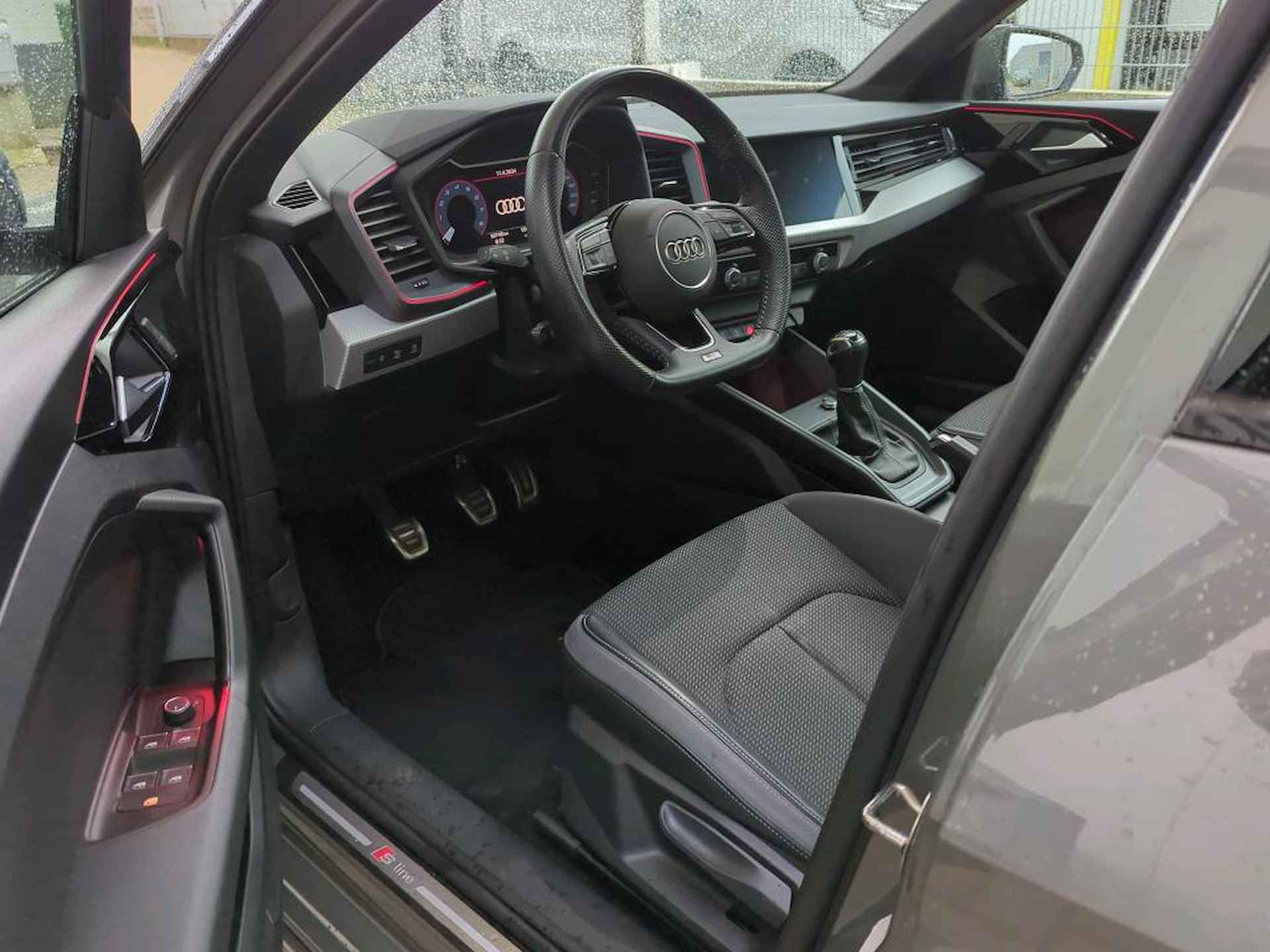 Audi A1 Sportback 30 TFSI Pro Line S 115 pk/ Mettallic Climatronic/S line int. en ext. / APP/ Led/ Do glas/ 17 lmv - 11/15