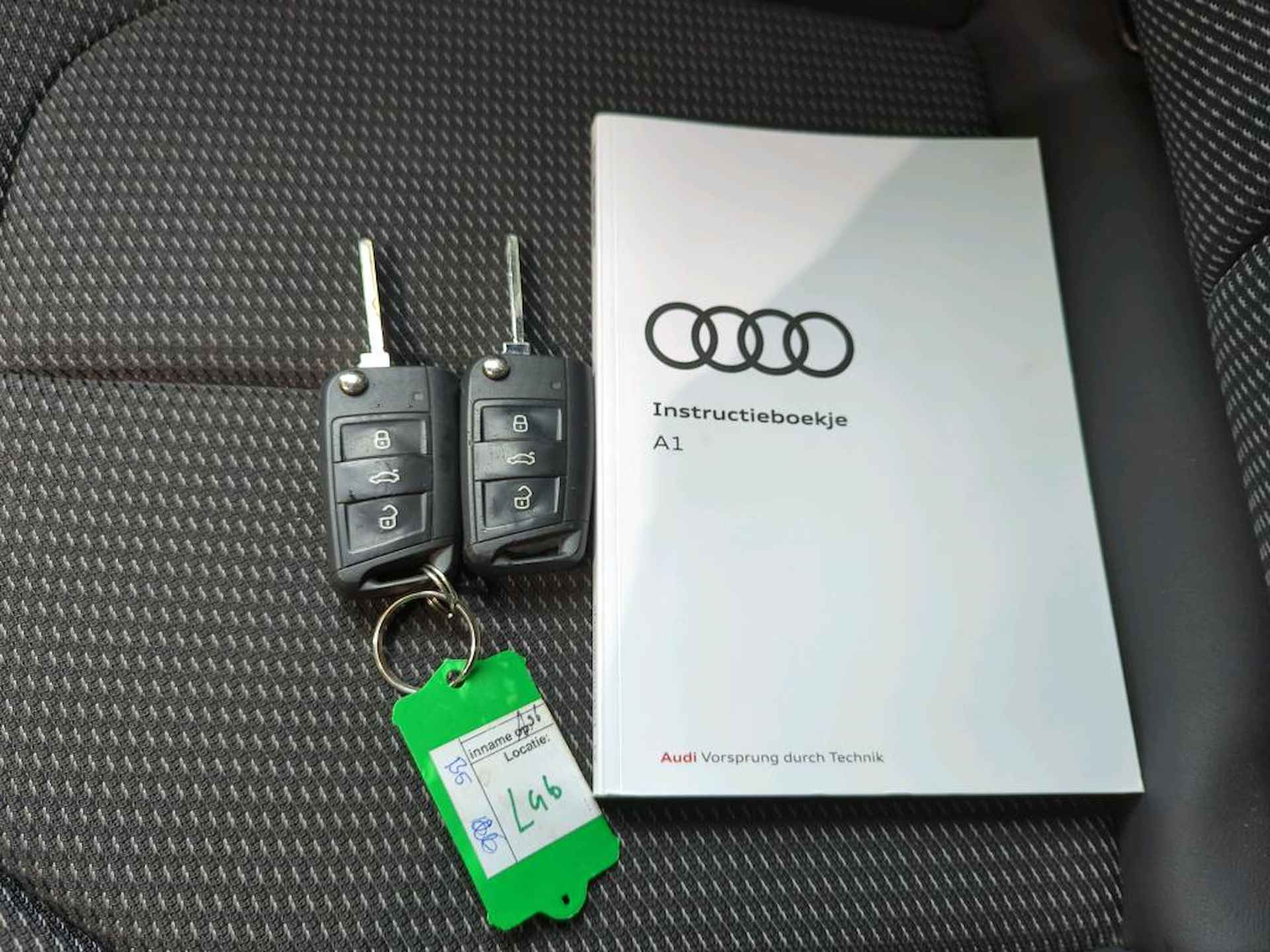 Audi A1 Sportback 30 TFSI Pro Line S 115 pk/ Mettallic Climatronic/S line int. en ext. / APP/ Led/ Do glas/ 17 lmv - 14/15