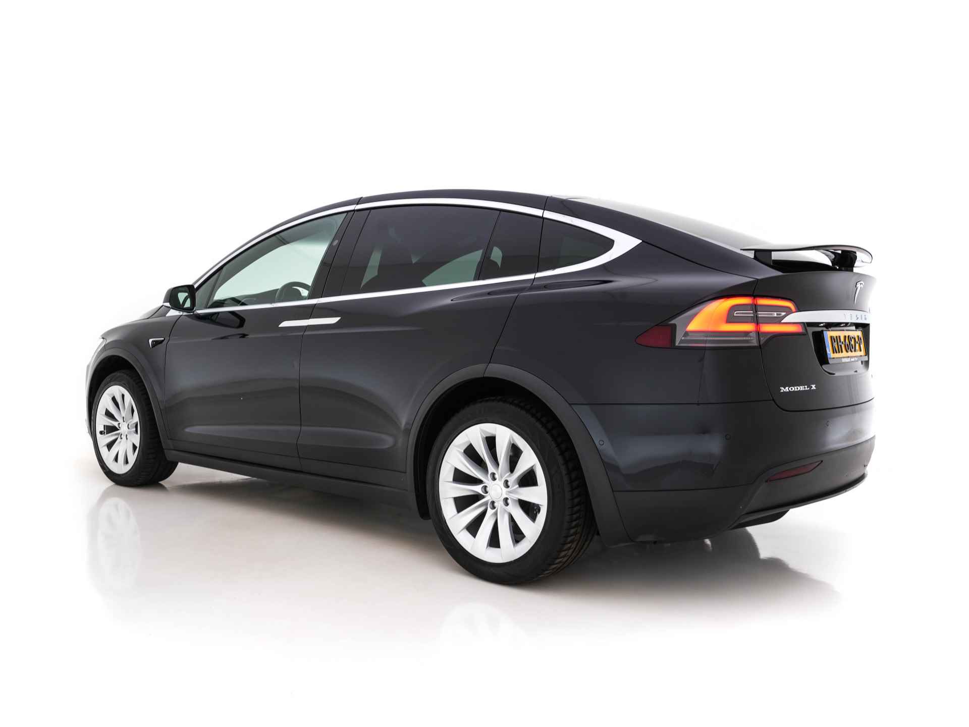 Tesla Model X 100D 7-Pers. [ 3-Fase ] (INCL-BTW) *PANO-SCREEN | NAPPA-VOLLEDER | AUTO-PILOT | AIR-SUSPENSION | FULL-LED | KEYLESS | DAB | SURROUND-VIEW | LANE-ASSIST | VIRTUAL-COCKPIT | SPORT-SEATS | 20"AL - 4/40