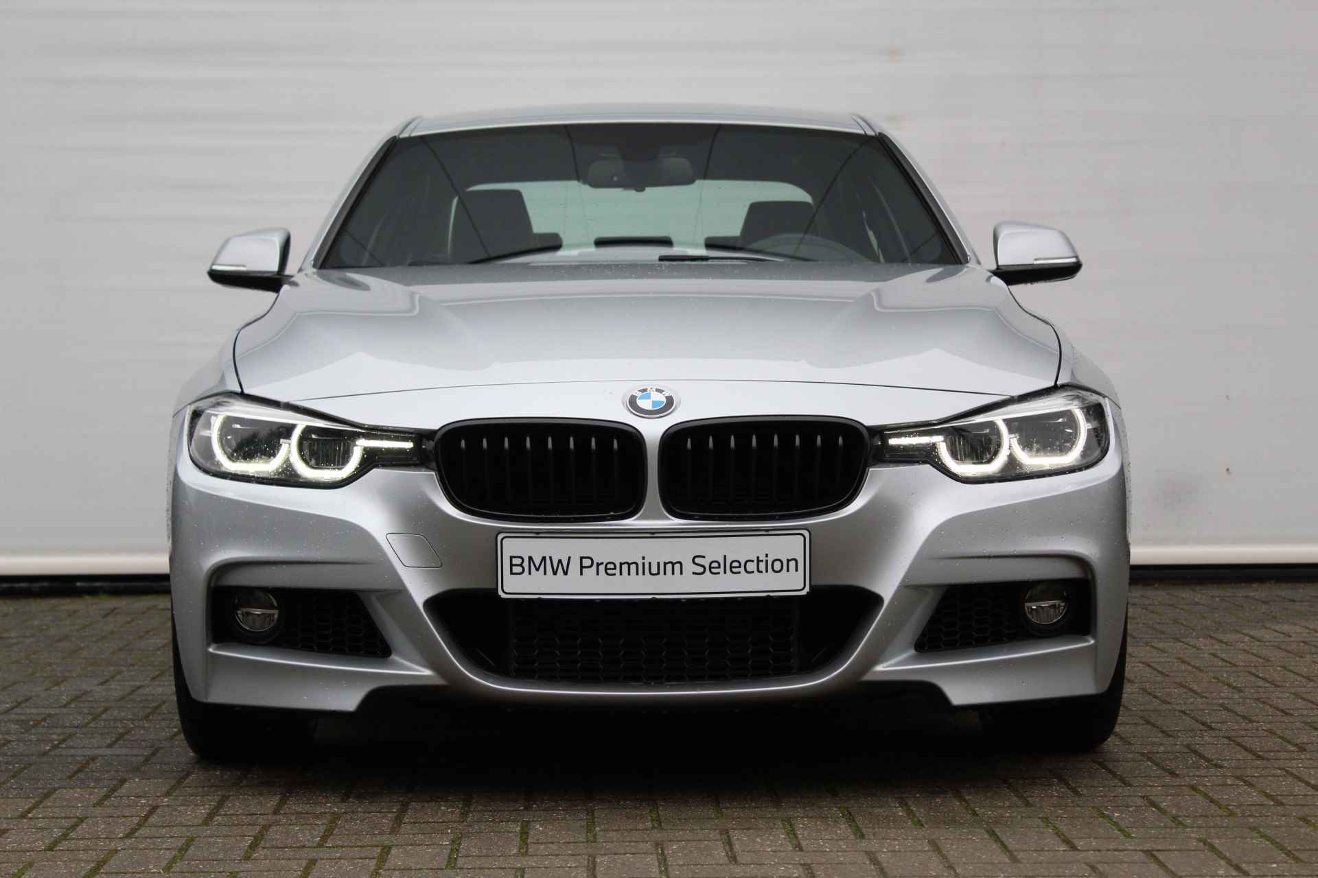 BMW 3 Serie 318i Executive M Sport Automaat / Sportstoelen / LED / Navigatie Professional / M Sportonderstel / Stoelverwarming / Leder - 5/31