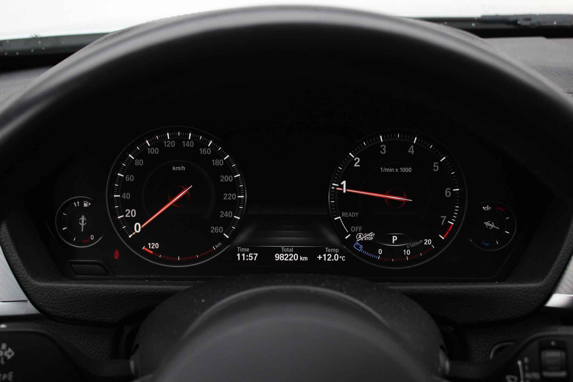 BMW 3 Serie 318i Executive M Sport Automaat / Sportstoelen / LED / Navigatie Professional / M Sportonderstel / Stoelverwarming / Leder - 28/31