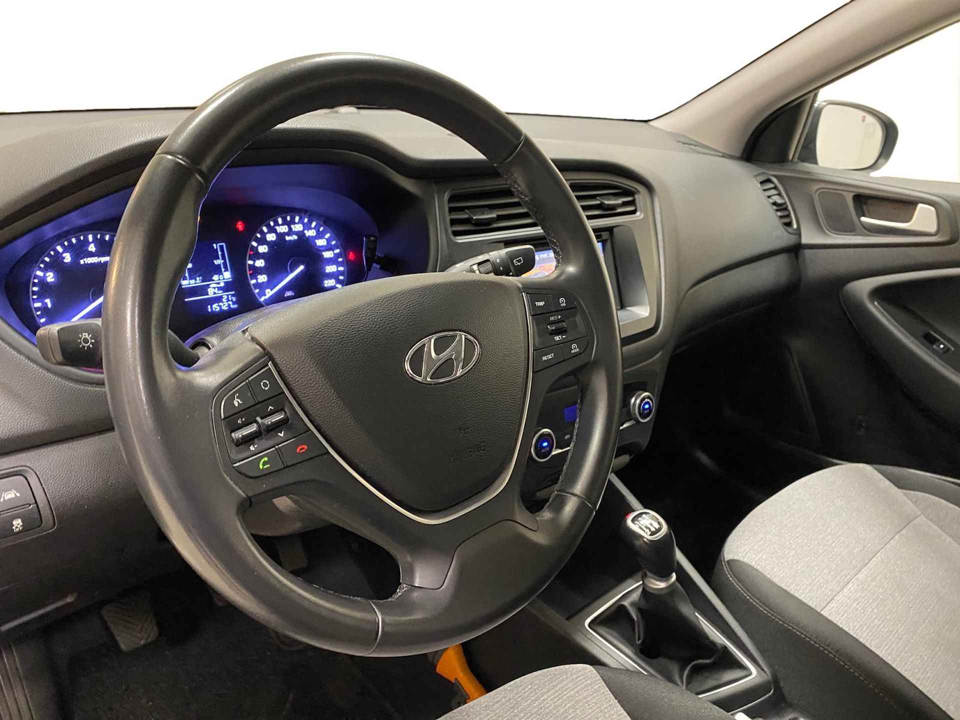 Hyundai i20 1.0 COMFORT | NAVI | PARKEERHULP | ONDERHOUDEN | - 10/22