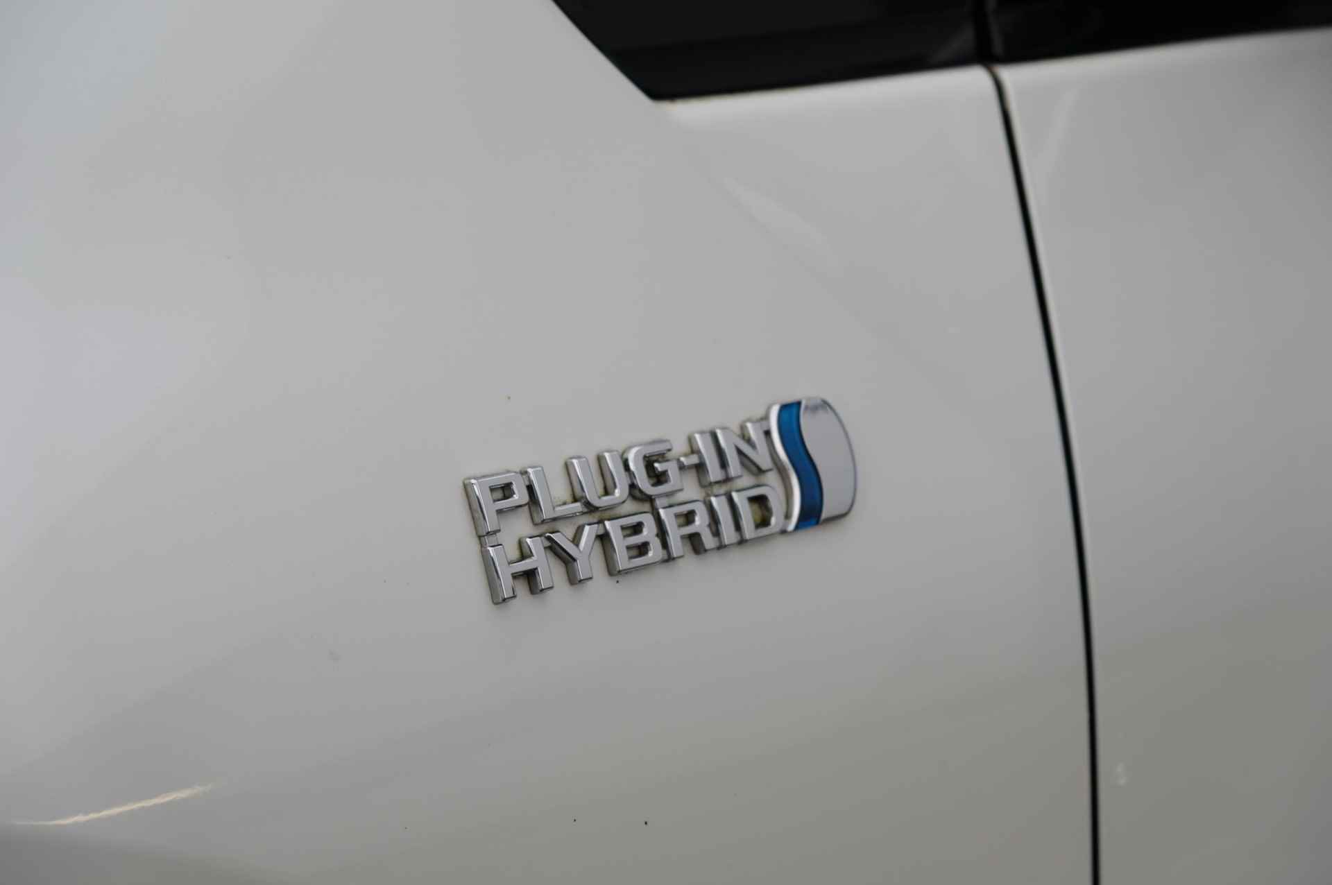 Toyota Prius 1.8 Plug-in Executive | Stoelverwarming | Camera | PDC | LED | HeadUp | LaneAssist - 29/32