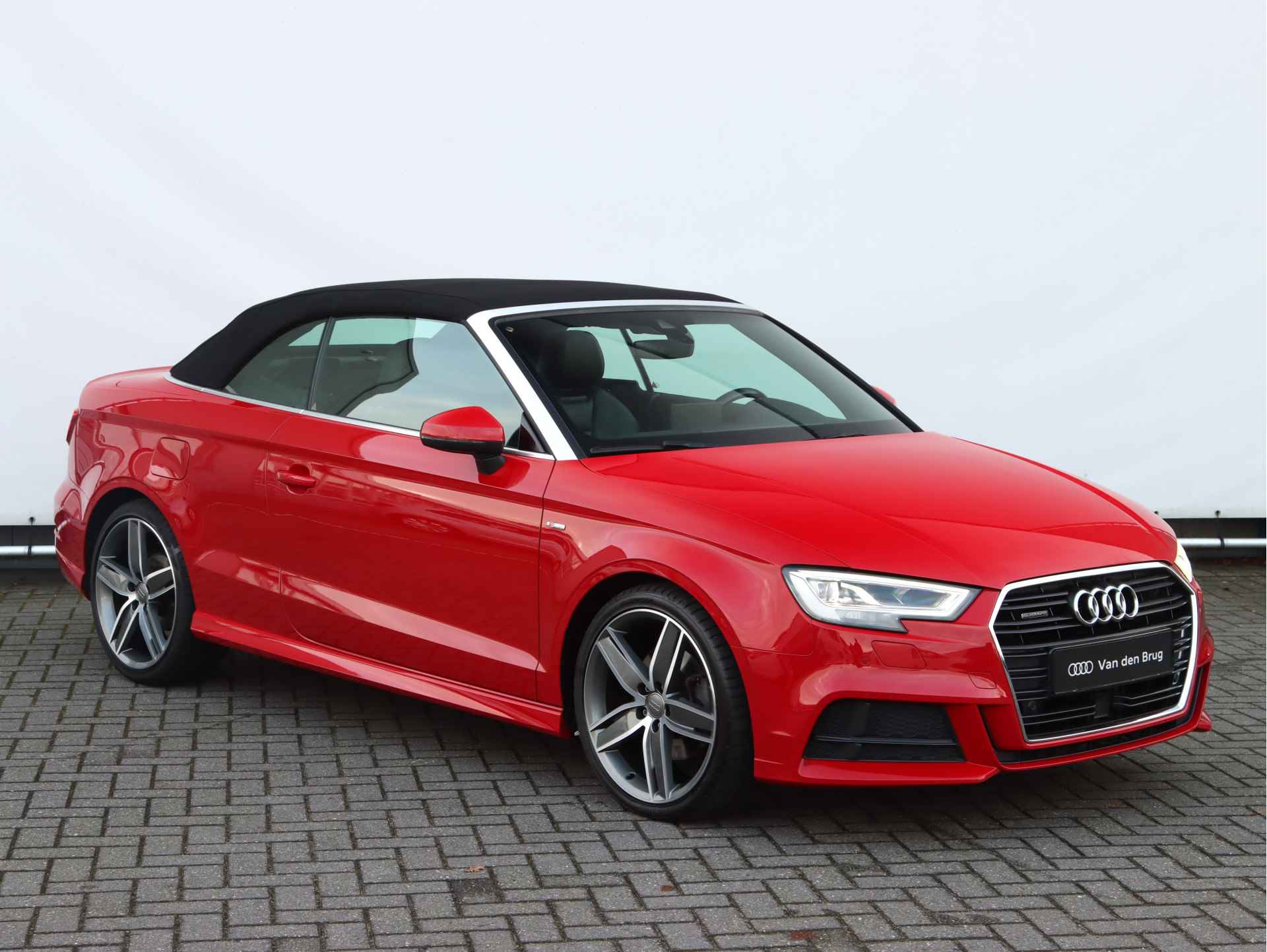 Audi A3 Cabriolet 2.0 TFSI quattro S Line 190pk | Nekverwarming | Stoelverwarming | Adaptive Cruise | Dodehoek detectie | Trekhaak | Parkeersensoren - 4/47