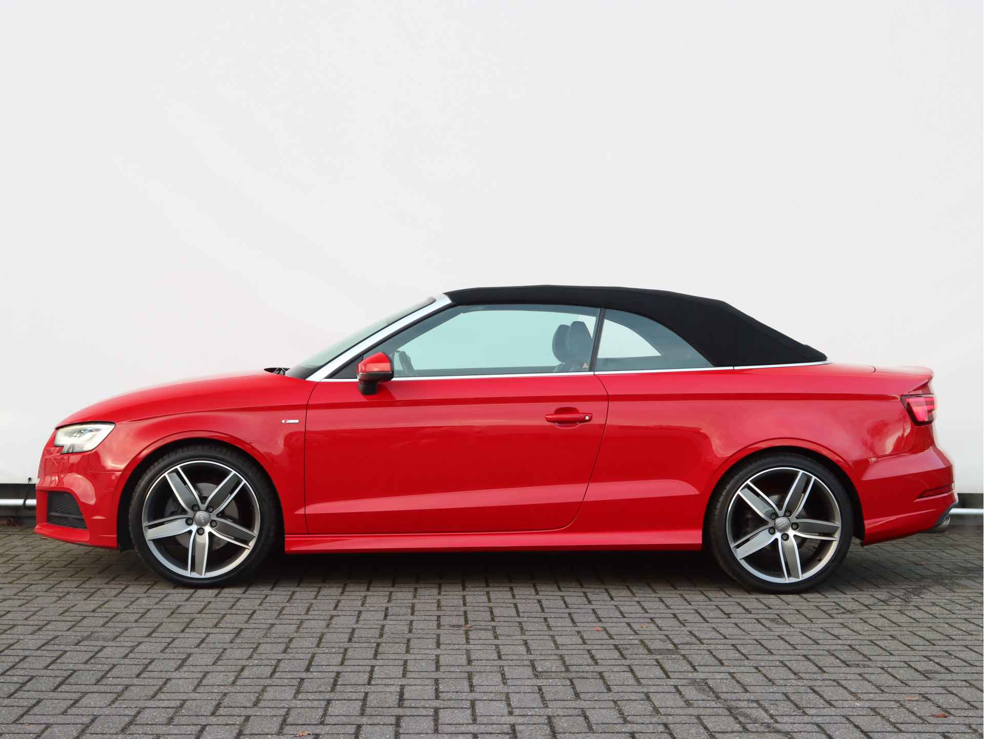 Audi A3 Cabriolet 2.0 TFSI quattro S Line 190pk | Nekverwarming | Stoelverwarming | Adaptive Cruise | Dodehoek detectie | Trekhaak | Parkeersensoren - 13/47