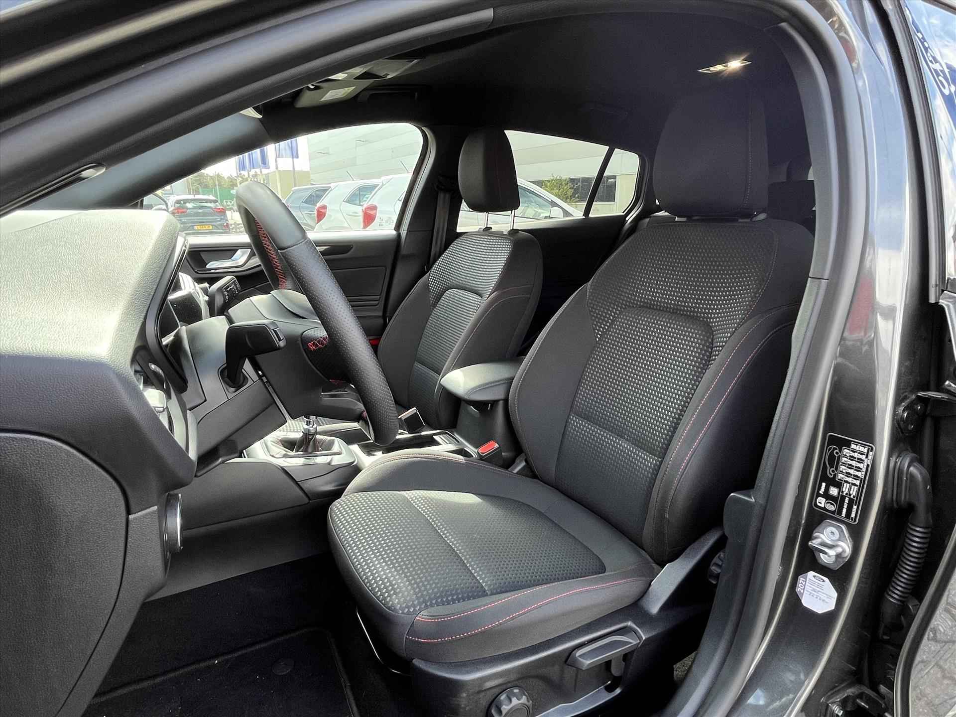 Ford Focus Wagon 1.0 EcoBoost 125pk ST Line X Business | Climatronic | Navigatie | Carplay | Winterpakket | Head up display | Stuur en Stoel en Voorruit verwarming | - 4/28