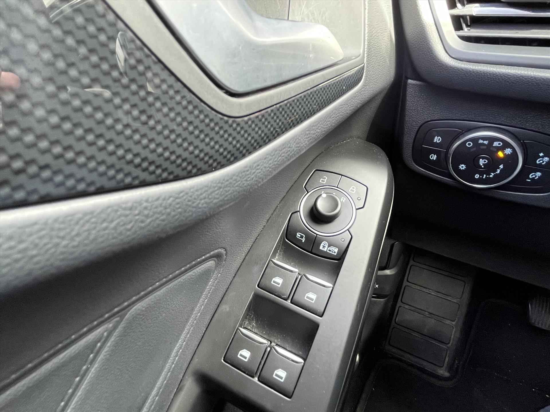 Ford Focus Wagon 1.0 EcoBoost 125pk ST Line X Business | Climatronic | Navigatie | Carplay | Winterpakket | Head up display | Stuur en Stoel en Voorruit verwarming | - 14/28
