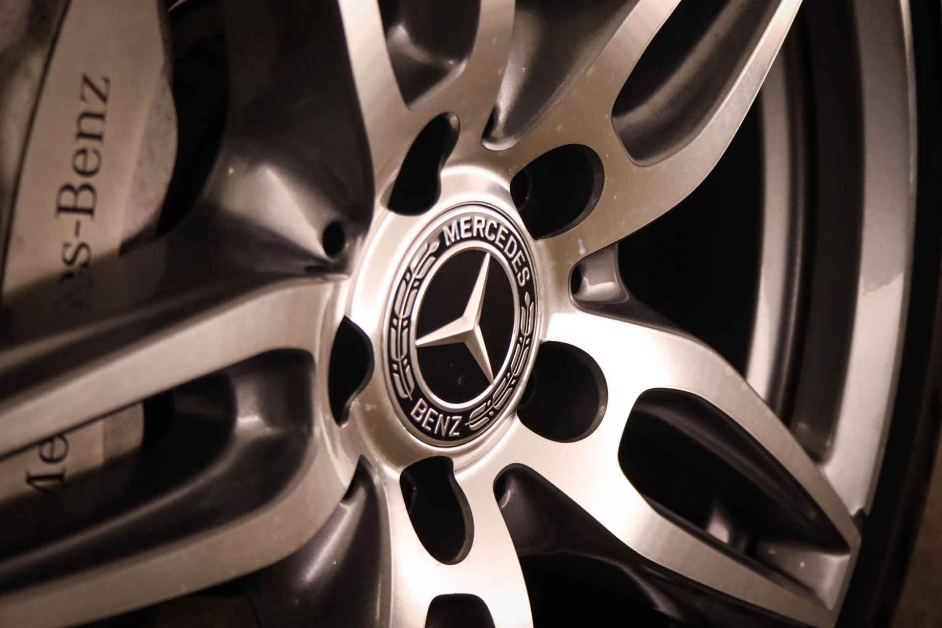 Mercedes-Benz E-klasse 300 e Premium Plus | NIGHT / AMG INT.- PACK |  WIDESCREEN | LED | OPEN DAK | APPLE | TREKHAAK | 19" - 28/61