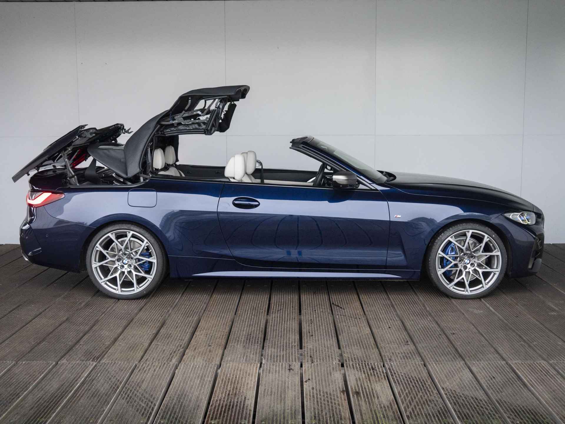 BMW 4-serie Cabrio M440i | M-Sportpakket | High Executive | 20 inch performance wielset | Driving Assistant Professional | Head up Display | Harman Kardon | Laserlight - 5/62