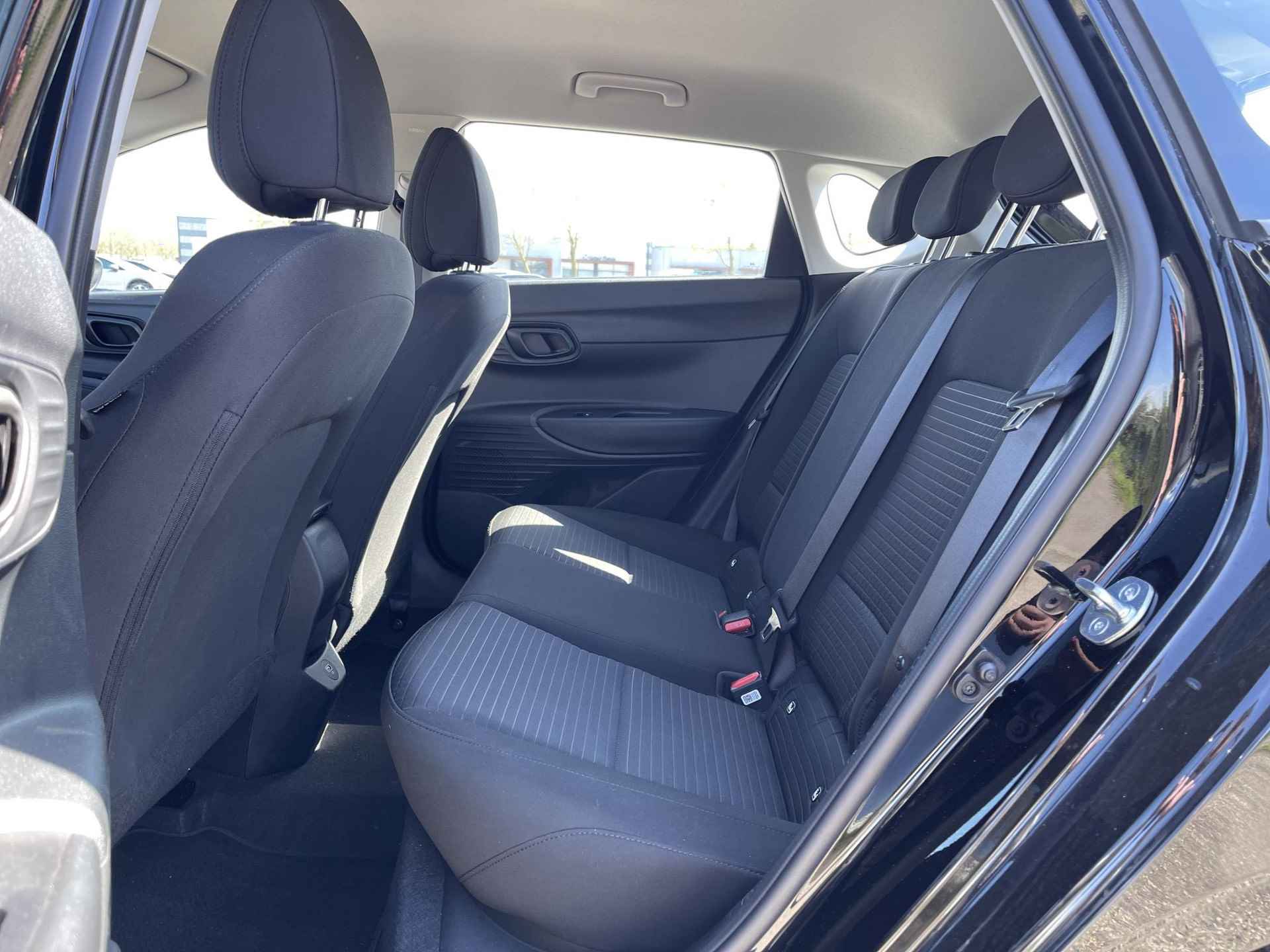 Hyundai i20 1.0 T-GDI Comfort Smart | Navigatie | Camera | Apple Carplay/Android Auto | Cruise Control | Park. Sensor | Dodehoek | Rijklaarprijs! - 12/25
