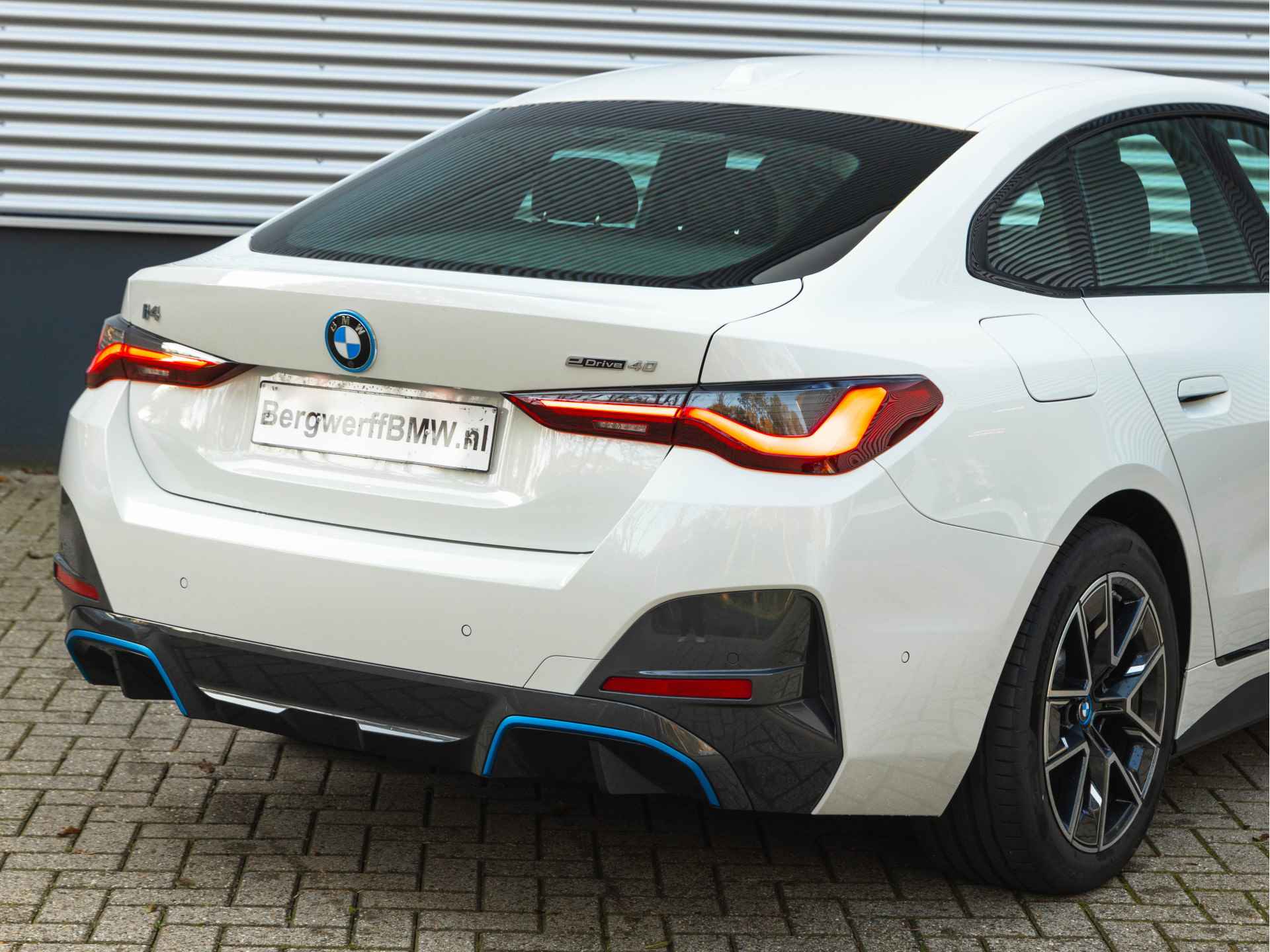 BMW i4 eDrive40 M-Sport - Driving Ass - Head-Up - Stuurwiel verwarmd - Camera - 9/35