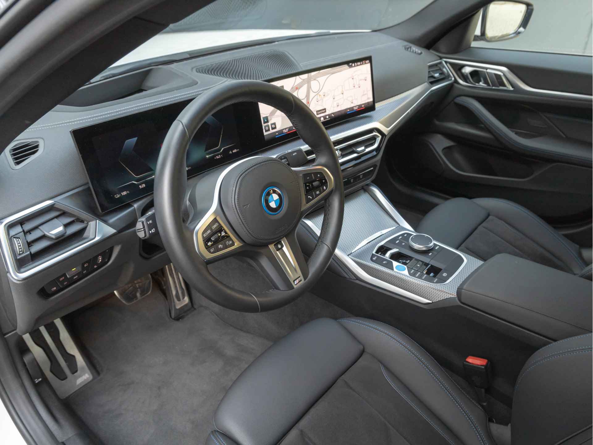 BMW i4 eDrive40 M-Sport - Driving Ass - Head-Up - Stuurwiel verwarmd - Camera - 12/35