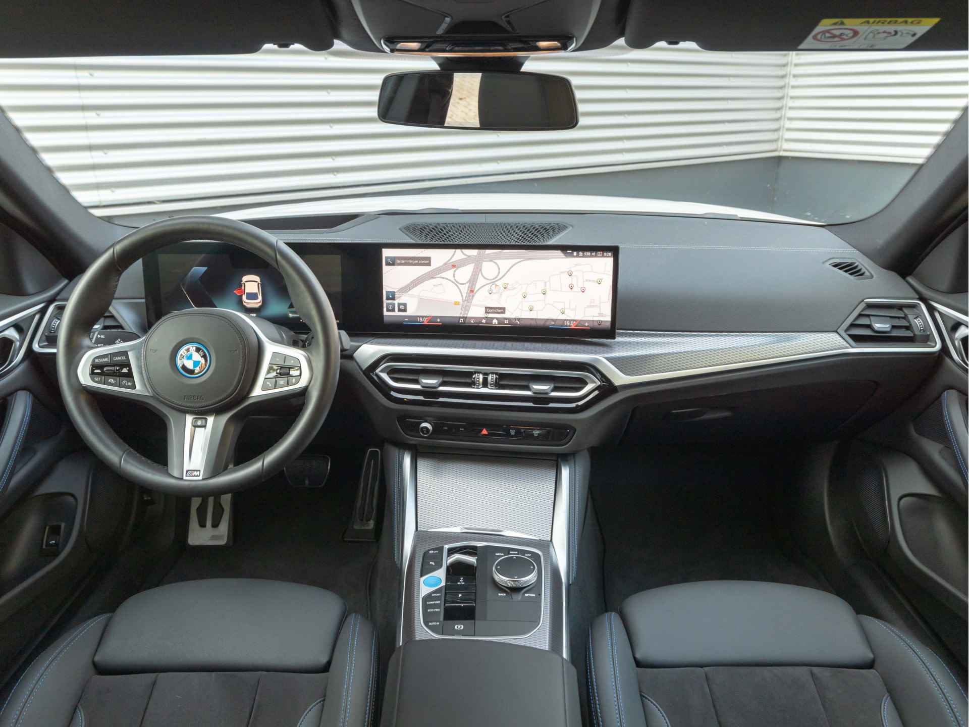 BMW i4 eDrive40 M-Sport - Driving Ass - Head-Up - Stuurwiel verwarmd - Camera - 13/35