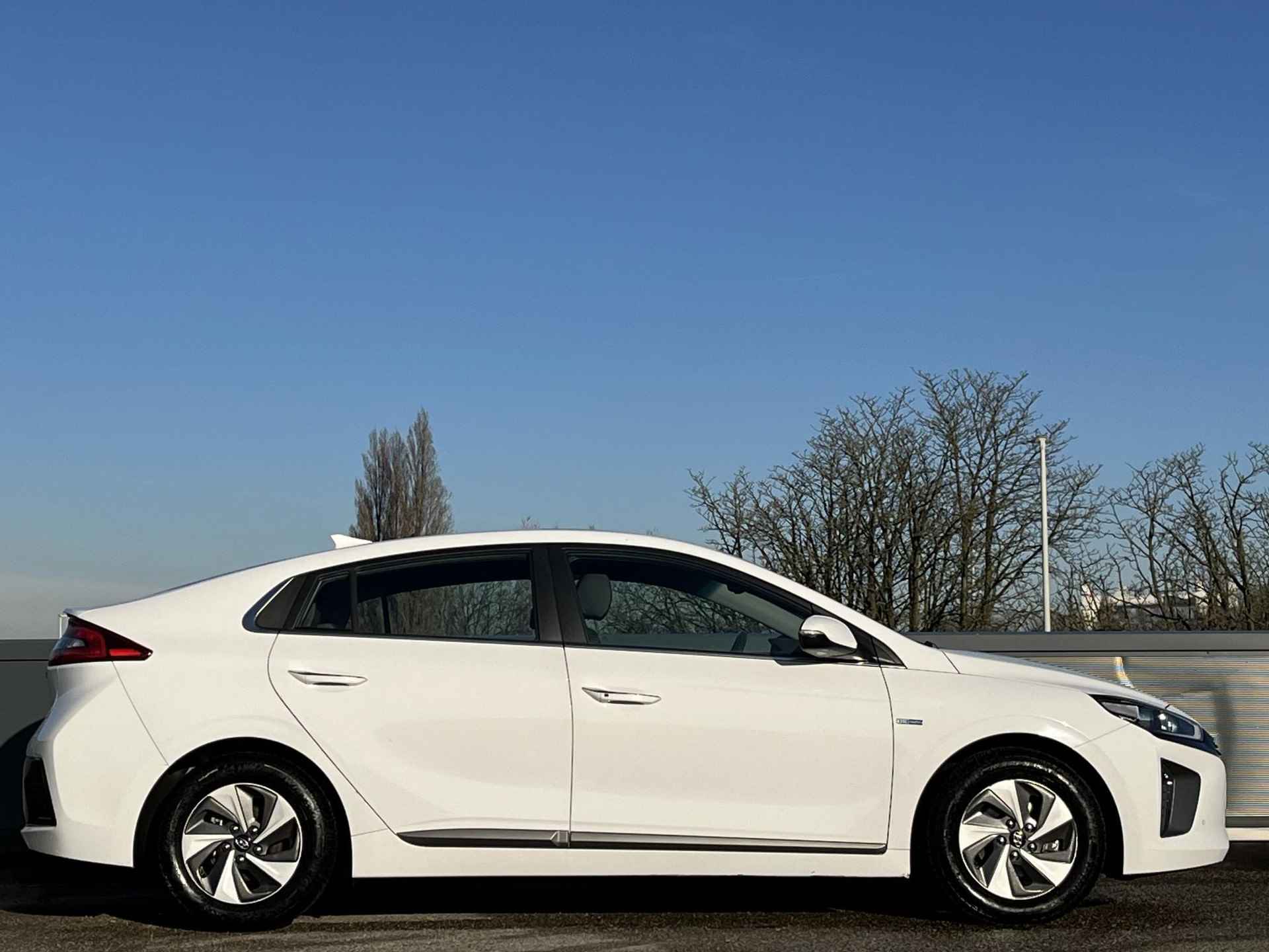 Hyundai IONIQ 1.6 GDi 140 PK Premium | Schuifkanteldak |Full HYbride | Geïntegreerde navigatiesysteem | Lederen bekleding | Adaptieve cruisecontrol | - 9/52