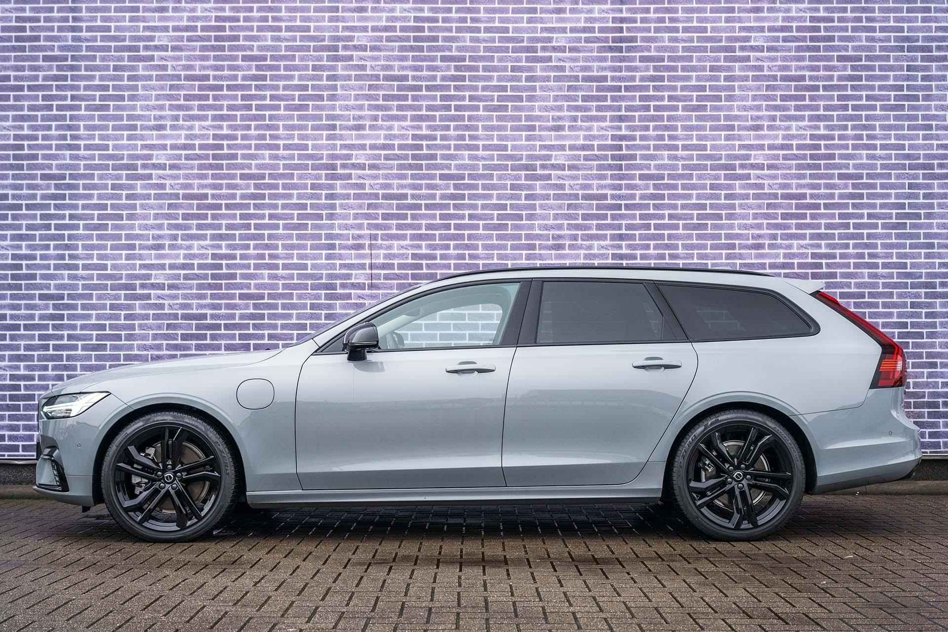 Volvo V90 T6 Recharge AWD Plus Dark Long Range - VOORRAADKORTING - | Luchtvering | 20" LM velgen | Extra getint glas | Harman Kardon audio | Visual Park Assist - 4/44