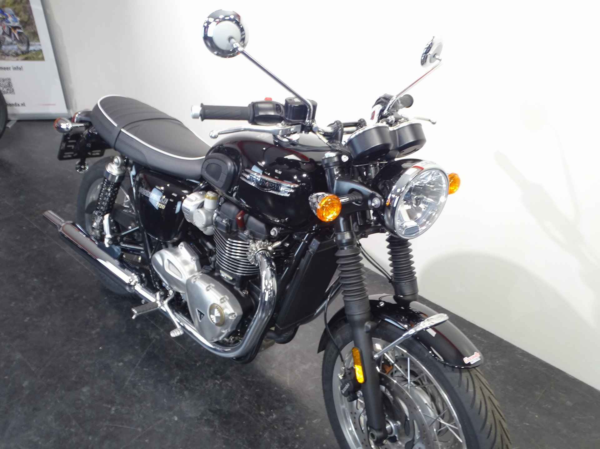 Triumph BONNEVILLE T 120 - 3/7