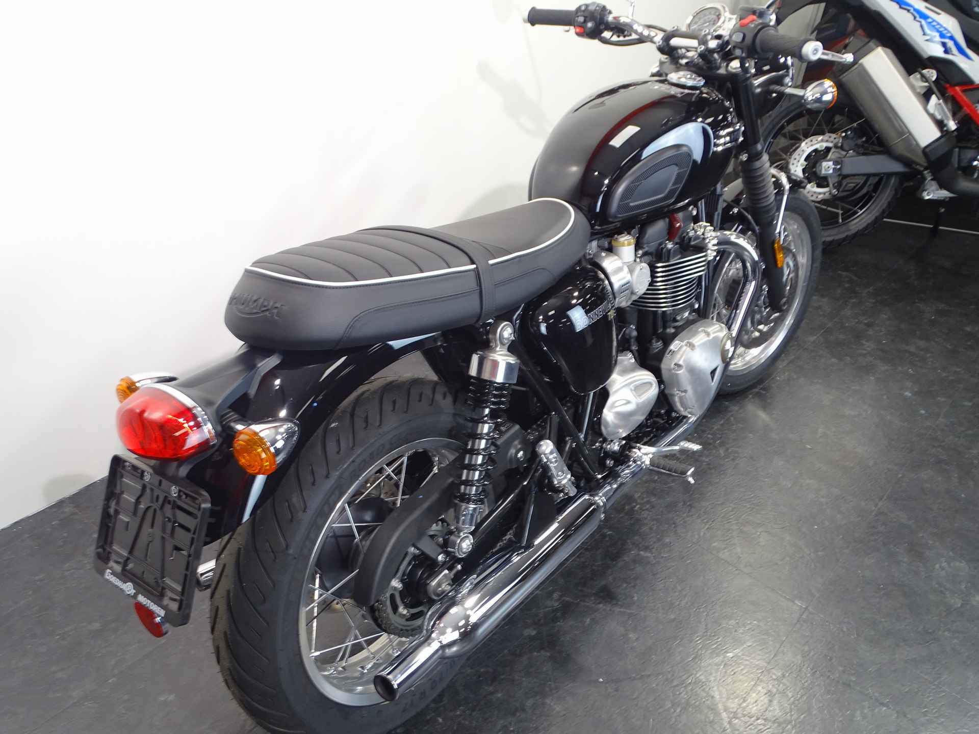 Triumph BONNEVILLE T 120 - 4/7